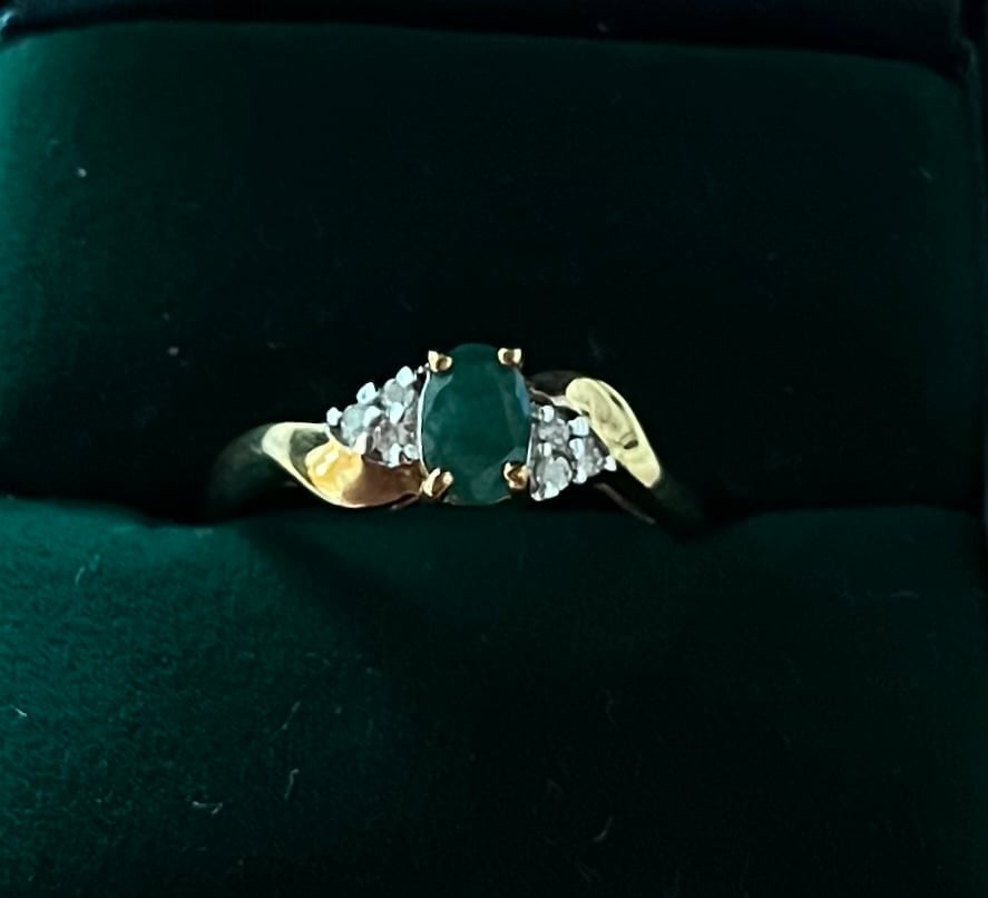 10k Yellow Gold Emerald Diamond Ring