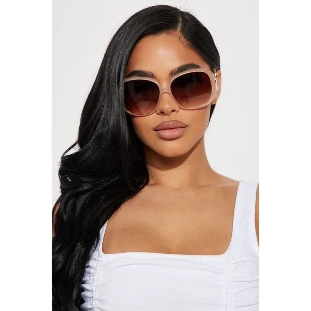 Vital Reality Twisted Textured Metal Temple Detail Round Frame Sunglasses Cream