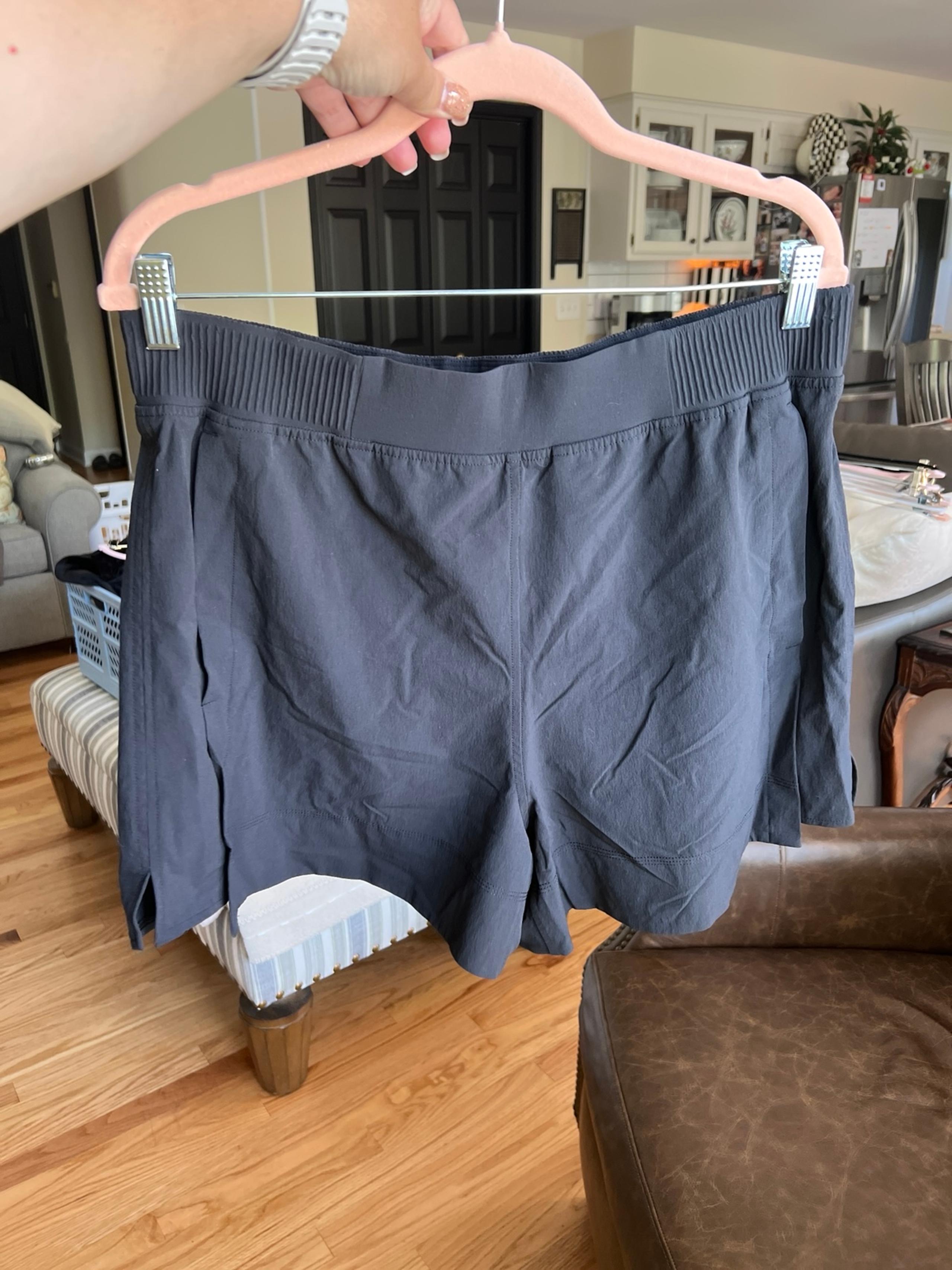 Lululemon Stretch Woven Relaxed-Fit High-Rise Short 4"
Black XL
