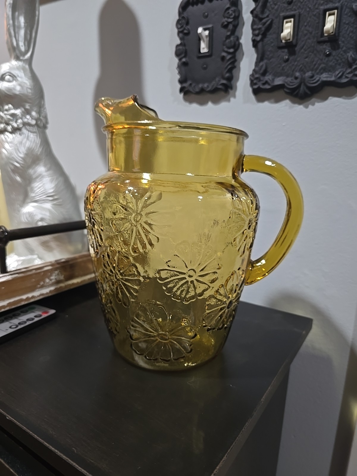 Vintage Anchor Hocking 1960s spring song daisy glass pitcher