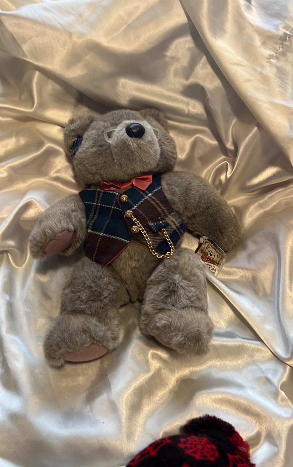 Vintage Grandpa Sam plush bear from 1986. He's very clean Rare