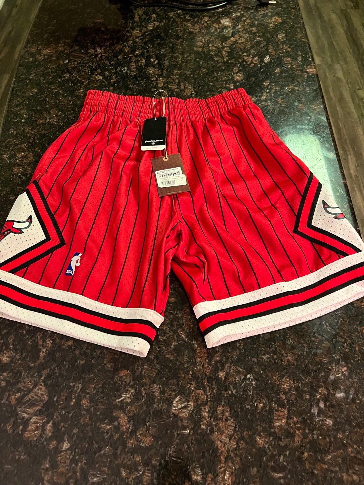 Mitchell & Ness Chicago Bulls Swingman Shorts (sz.L) Mitchell & Ness Chicago Bulls Swingman Shorts (sz.L)