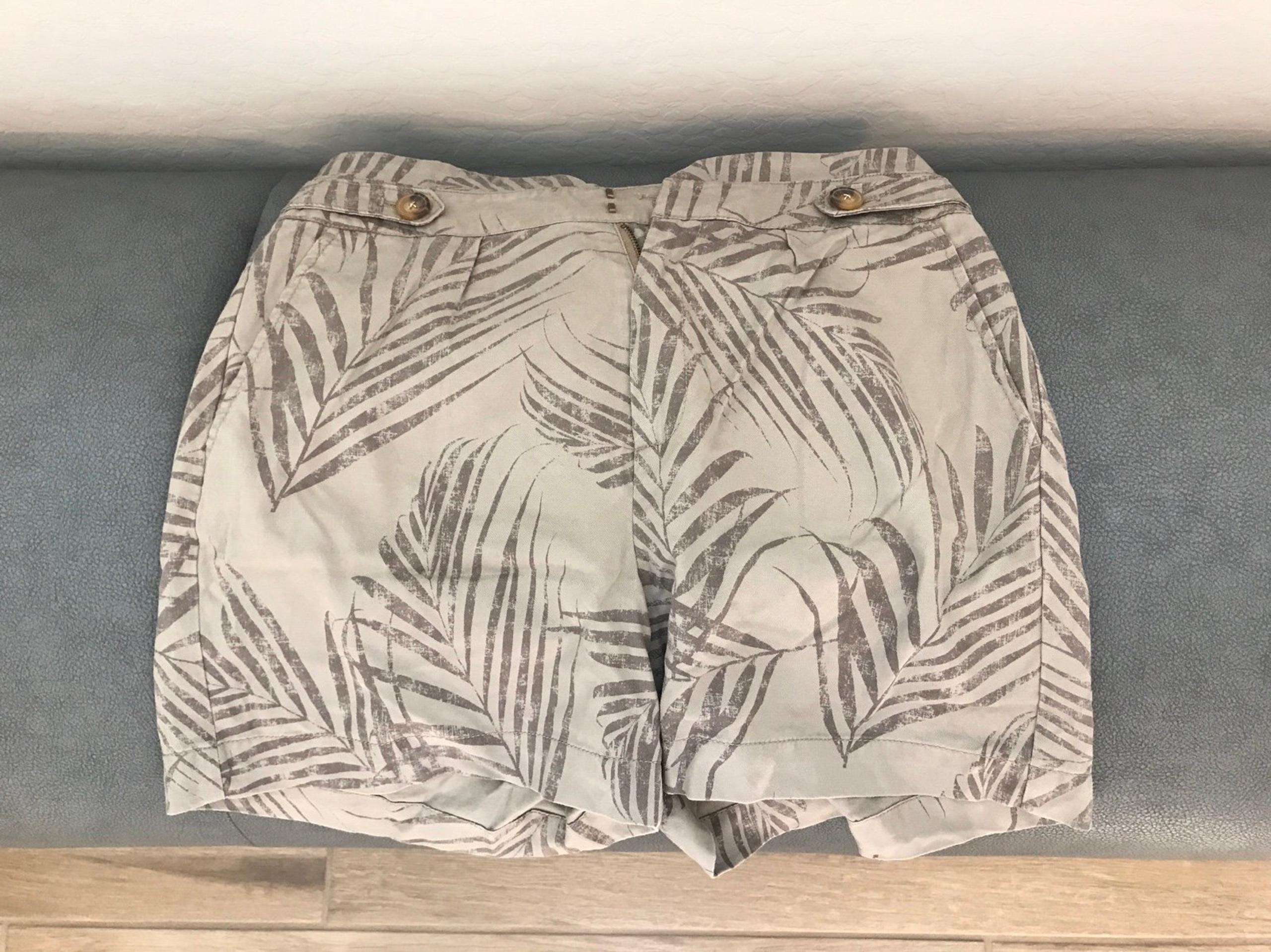 womens shorts size 6 White House Black Market