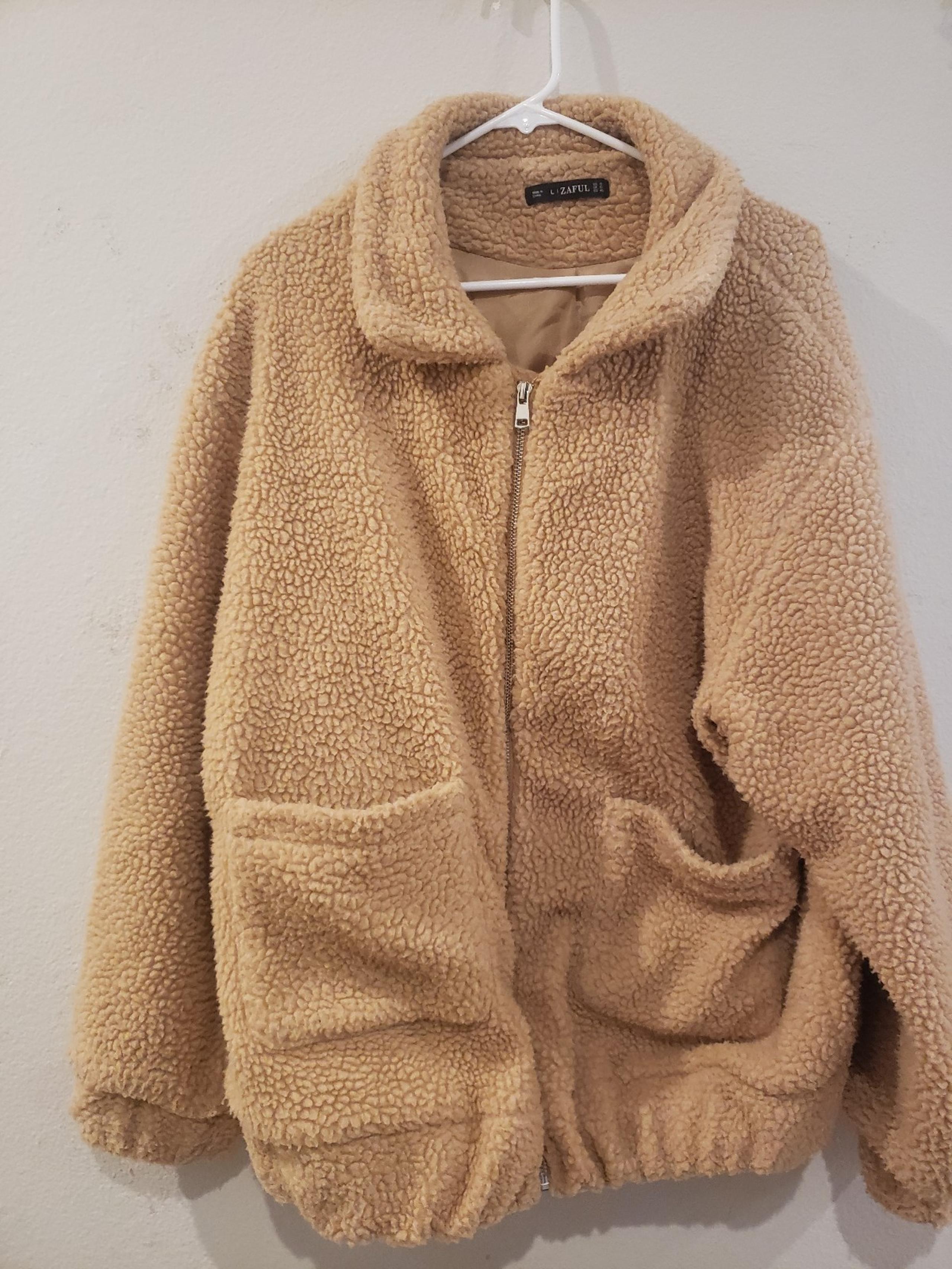 Zaful Women’s beige Sherpa Coat Size L Zip Front Fleece Jacket. Zip Front