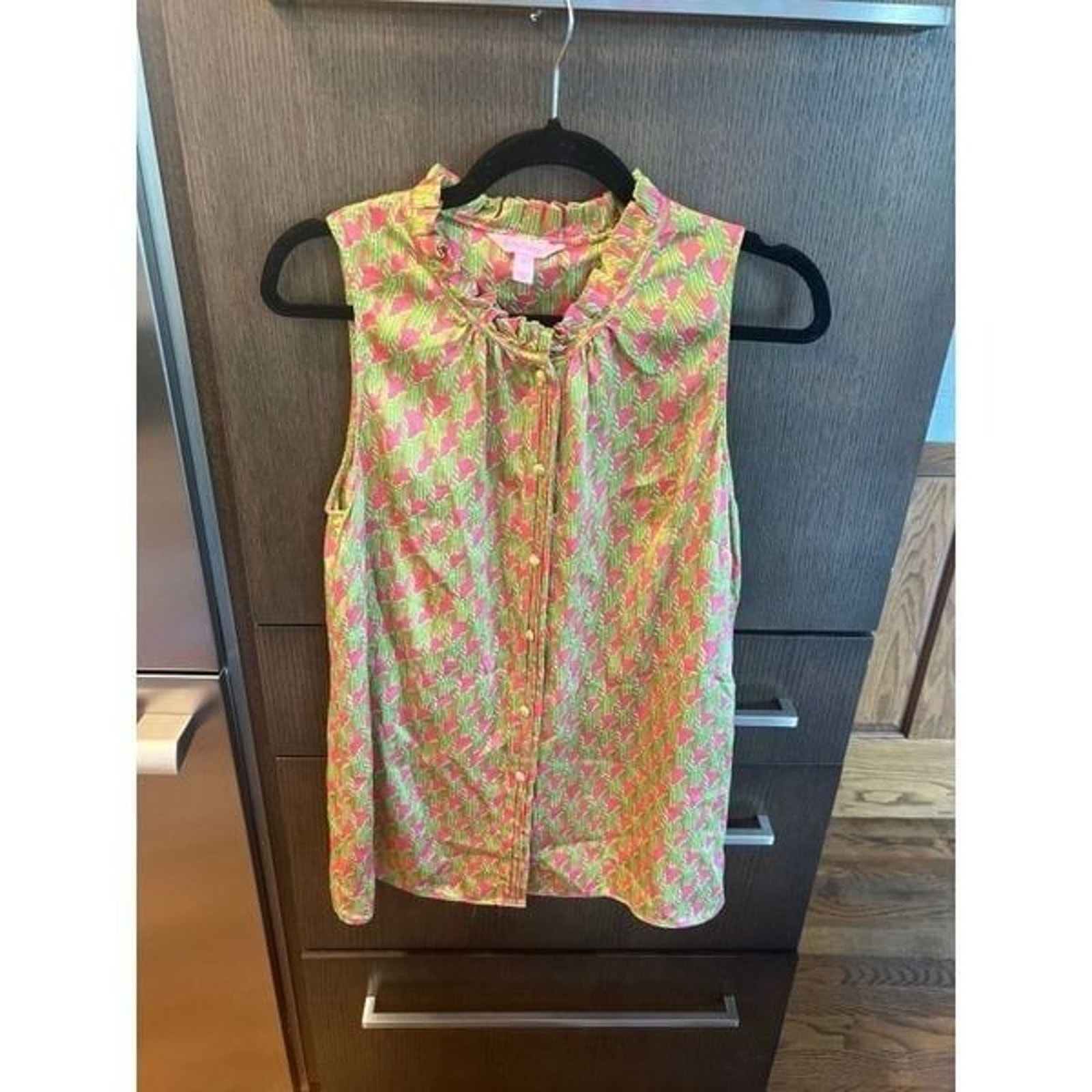 Lilly Pulitzer 100% Silk Pink Green Pattern Tank Top with Ruffled Collar Size 10