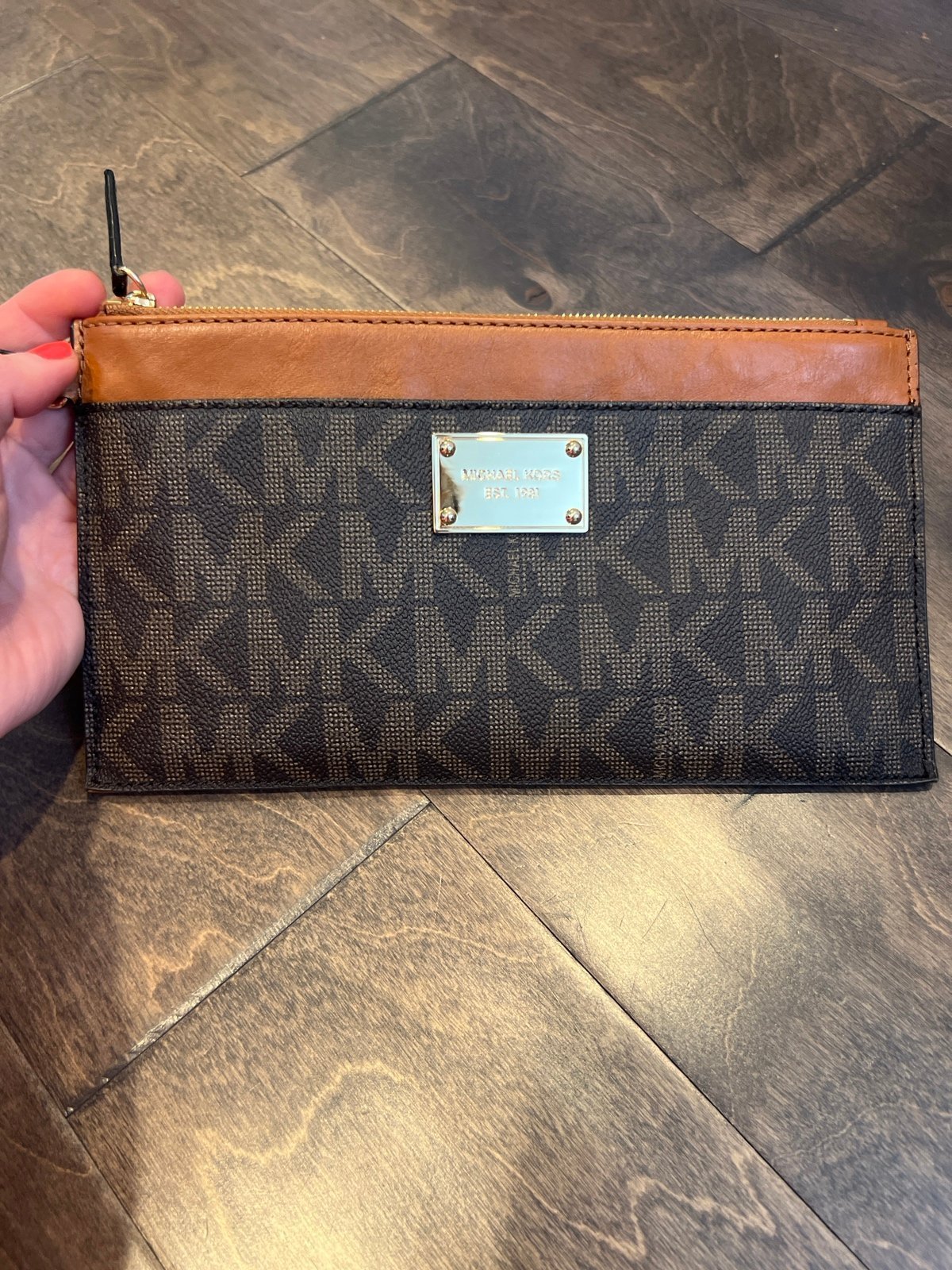 michael kors wristlet clutch