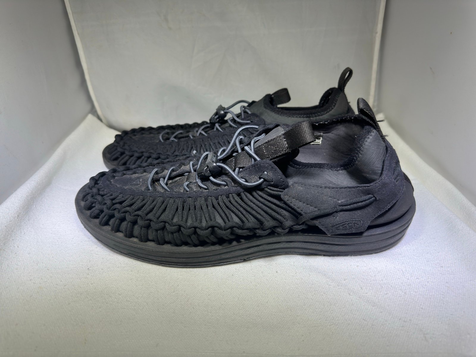 PreOwned KEEN Uneek Men's 11 Black Paracord Braided Drawstring Sandals