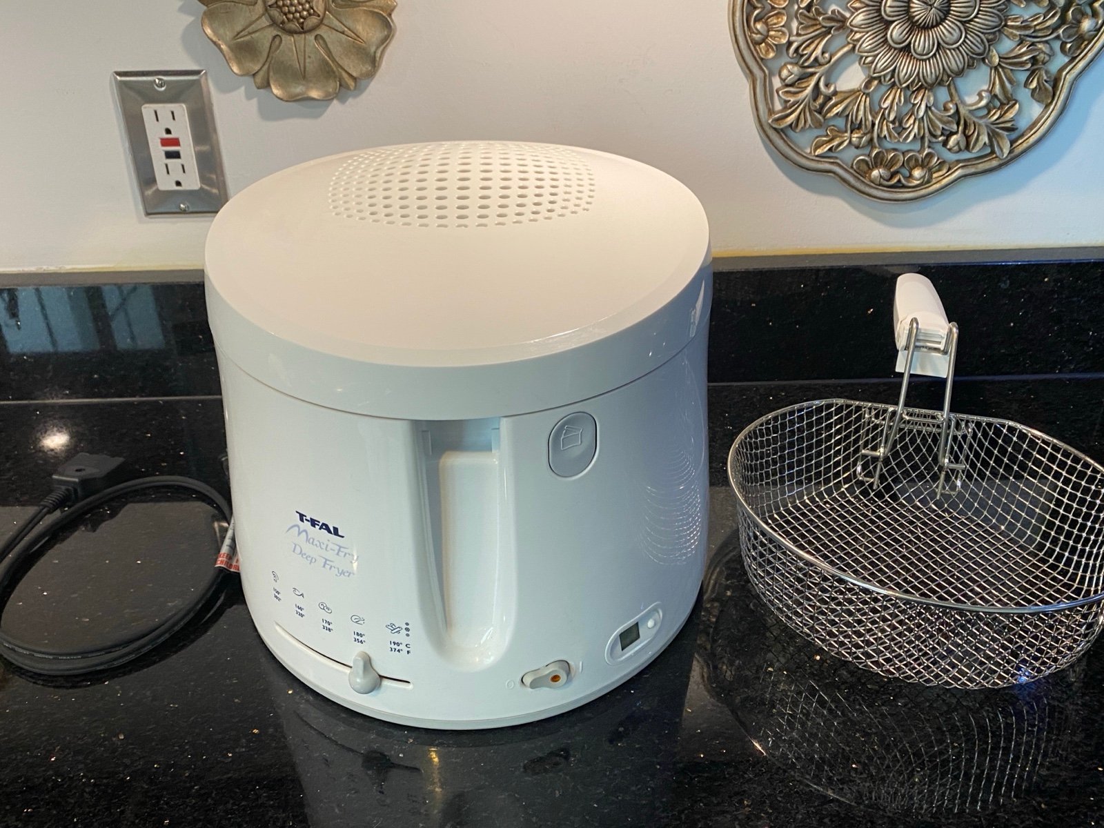 T-Fal Maxi-Fry Deep Fryer 1600W White Model FF100150 LIKE NEW