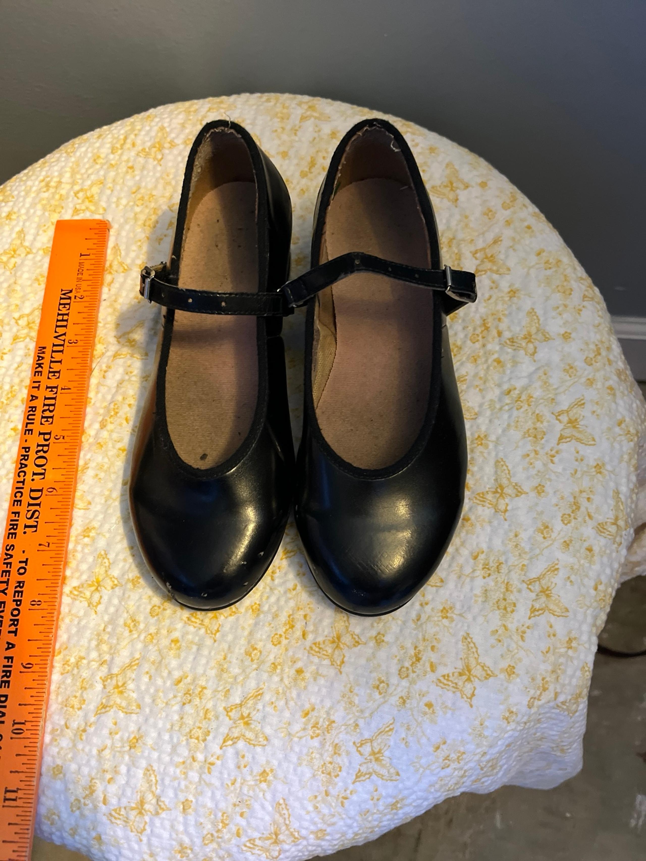Girls black Bloch tap shoes size 13