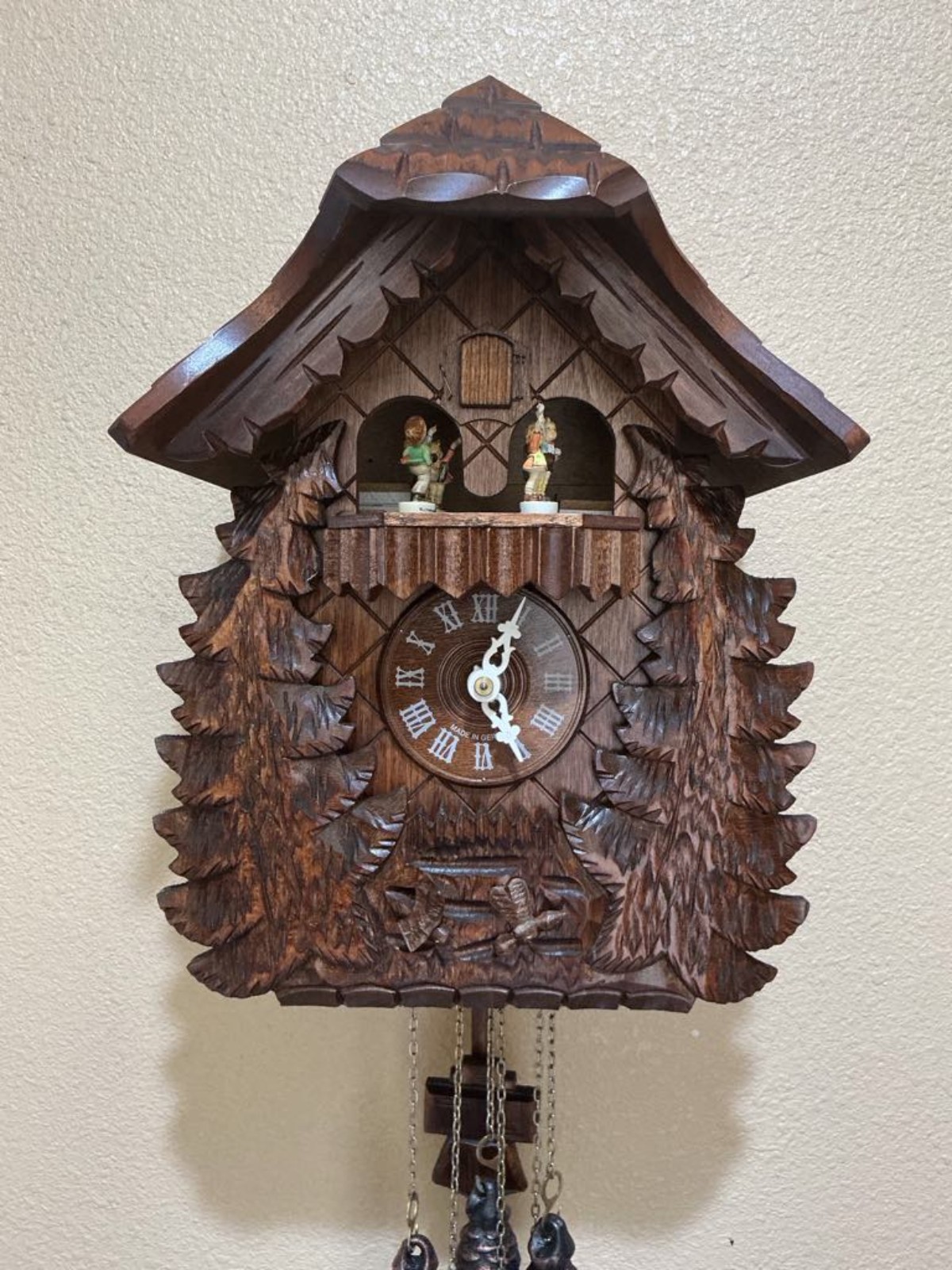 Original Black Forest cuckoo clock- new90%-very beautiful- cuckoo and dancer