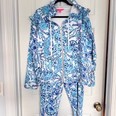 LILLY PULITZER SHELL ME YOU LOVE ME ZIP UP & Weekender High Rise Crop Leggings