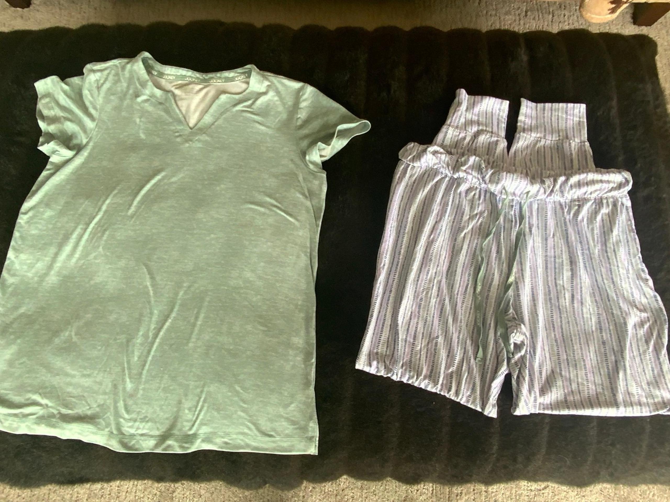 Incredibly Soft Jockey Two Piece Pajama Set!  Women’s Size Medium