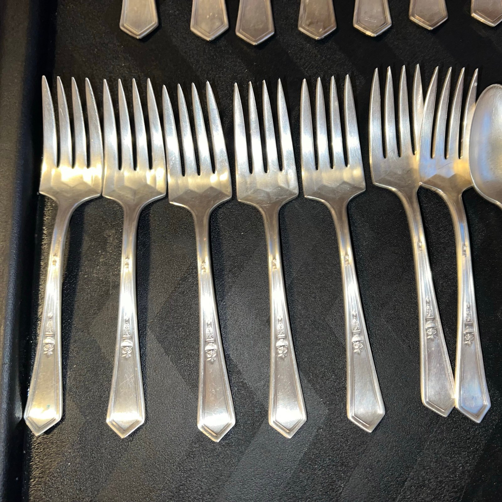 WM ROGERS Flatware Silverplate flatware set