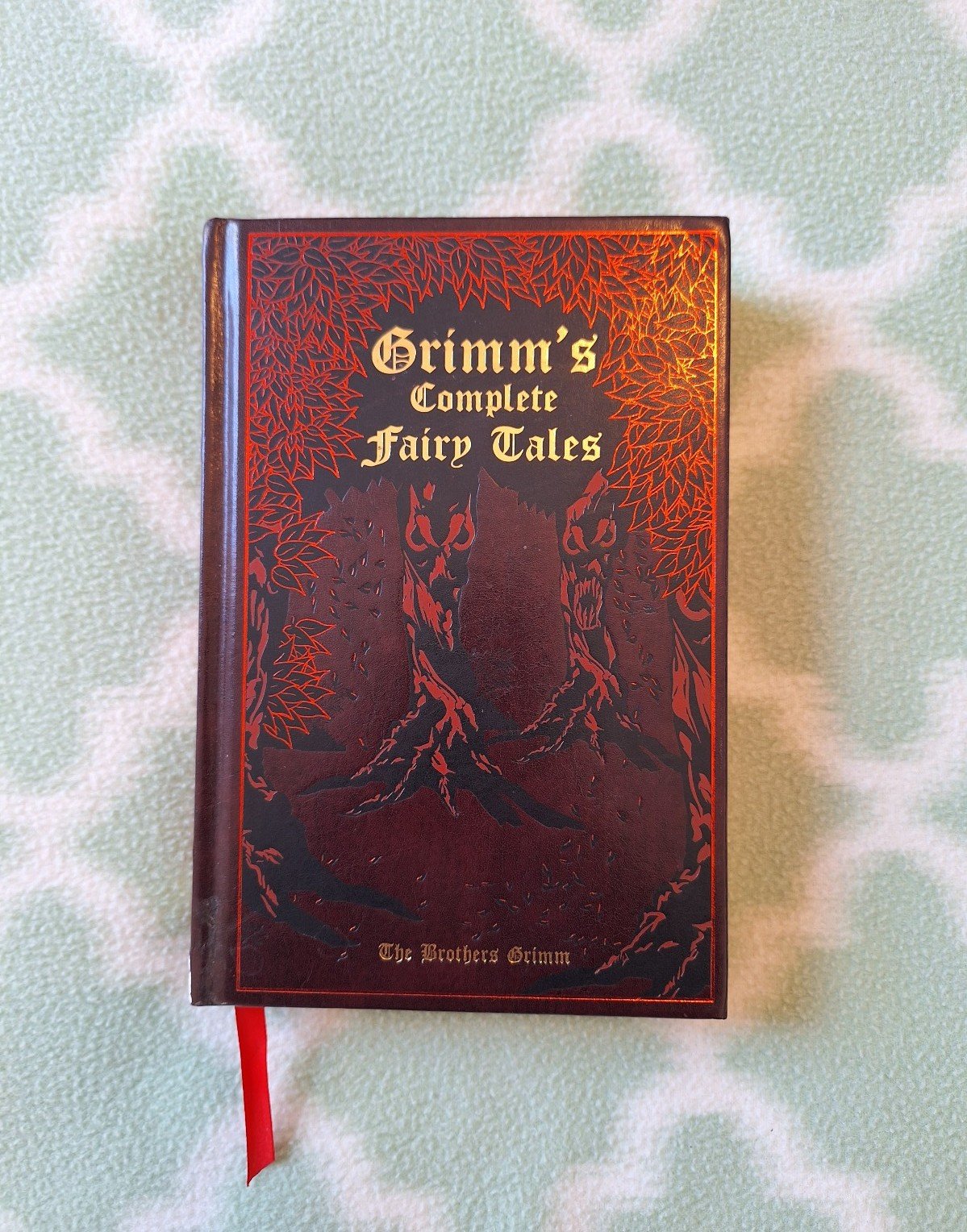 LIKE NEW Grimm's Complete Fairy Tales by Wilhelm Grimm & Jacob Grimm 2011