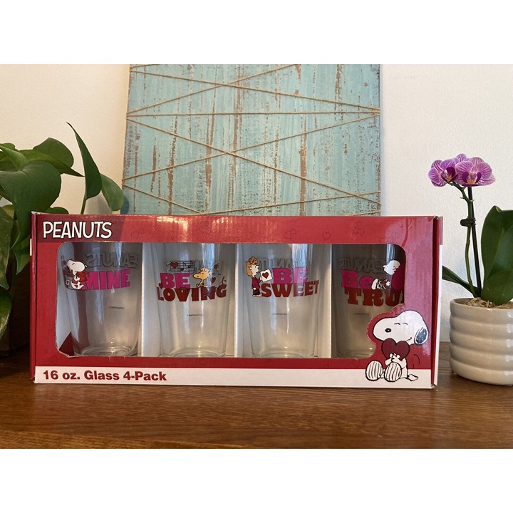 Peanuts Snoopy Valentine’s Pint Glasses 4 Pack Drinkware Hearts Love Be Mine