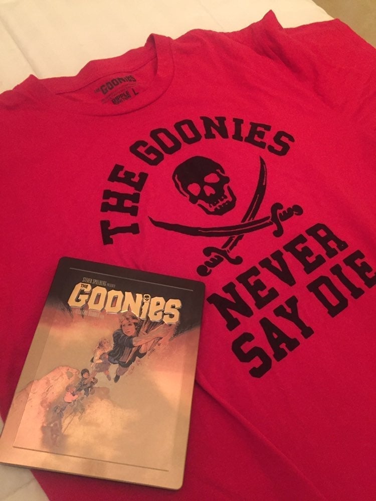 The GOONIES Steelbook Zavvi UK + T-Shirt