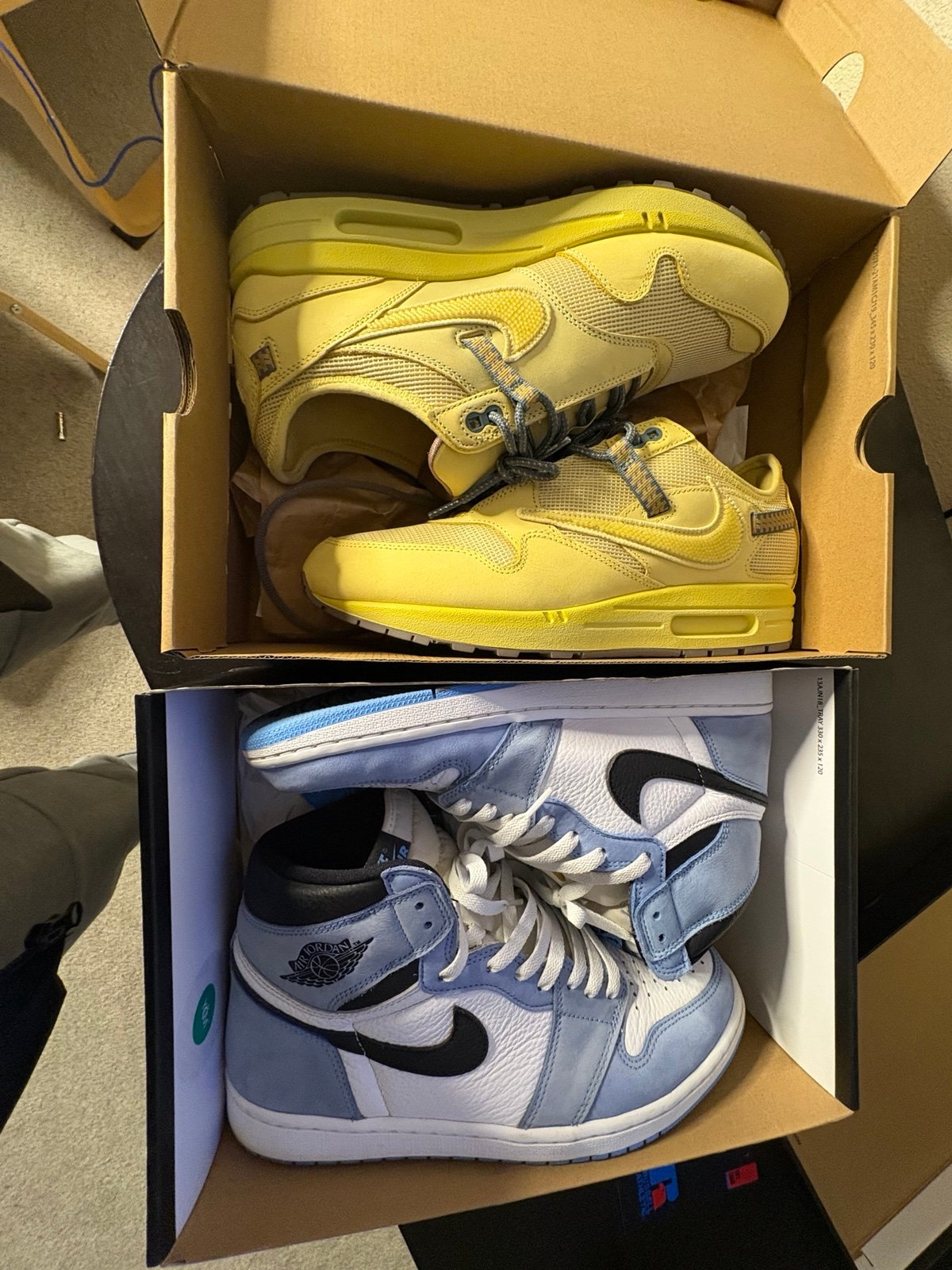 Travis Scott Saturn and Jordan 1 University blue