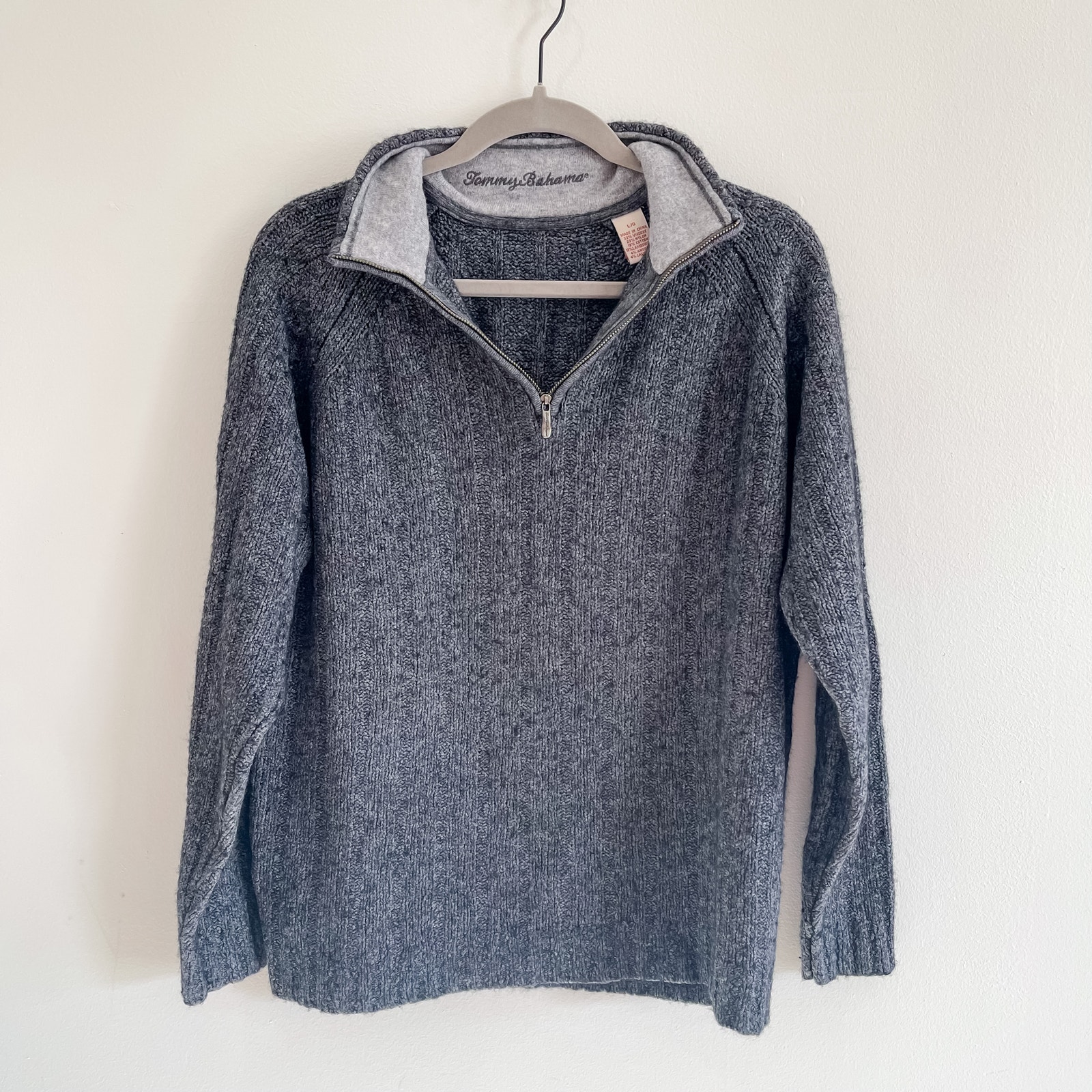 MEN'S LARGE TOMMY BAHAMA WOOL LIKE SWEATER