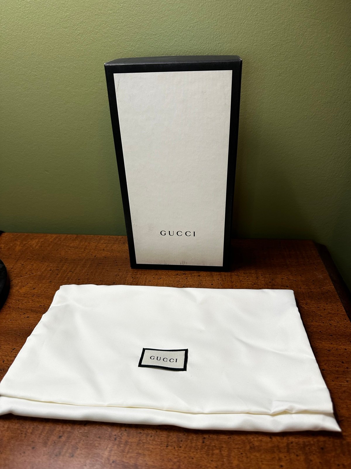 Gucci long wallet silky dust cover and box