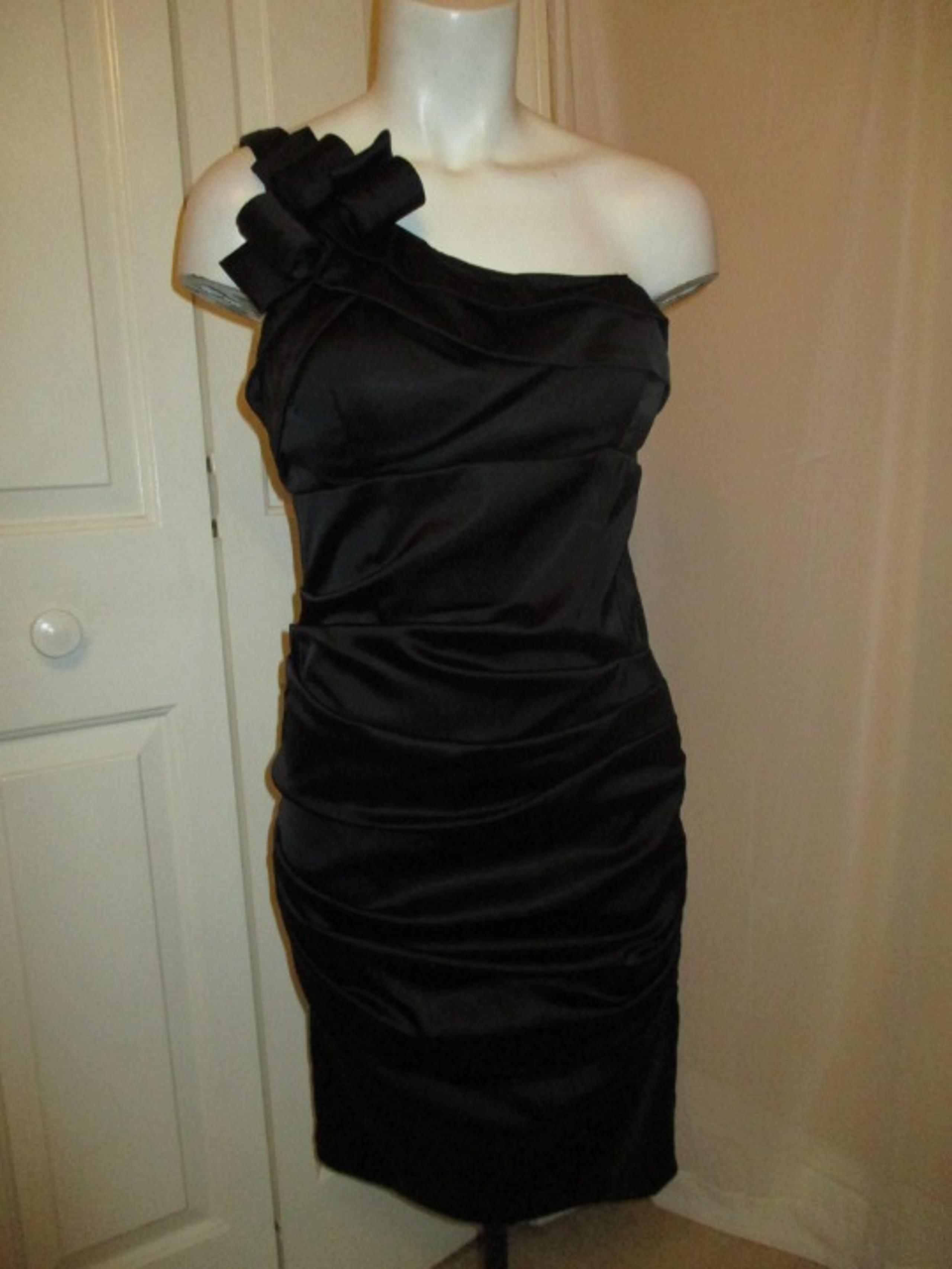 Betsy & Adam black one shoulder dress