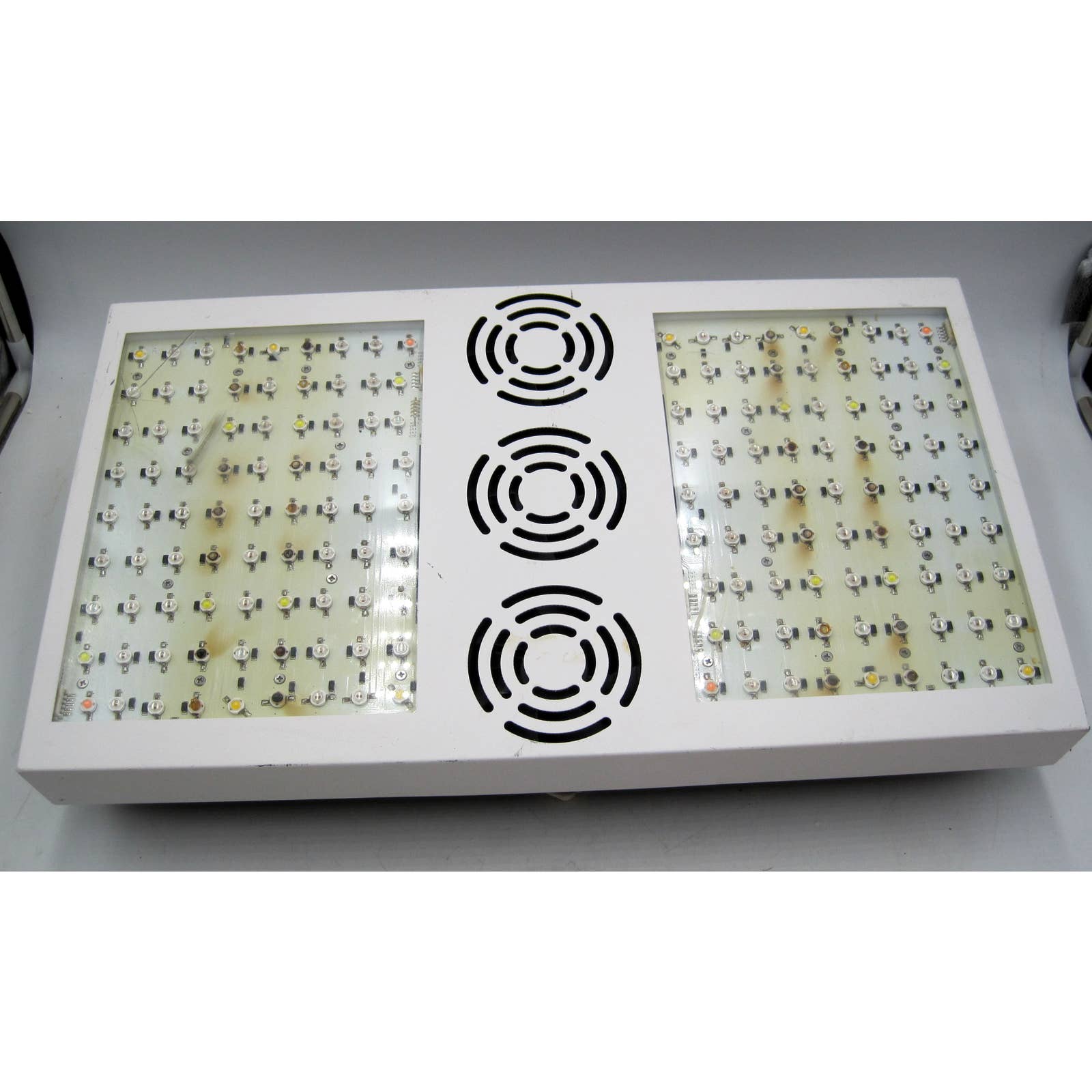 Cronus CRONUS CD-X4 810w Full-Spectrum LED Indoor Horticulture Grow Light