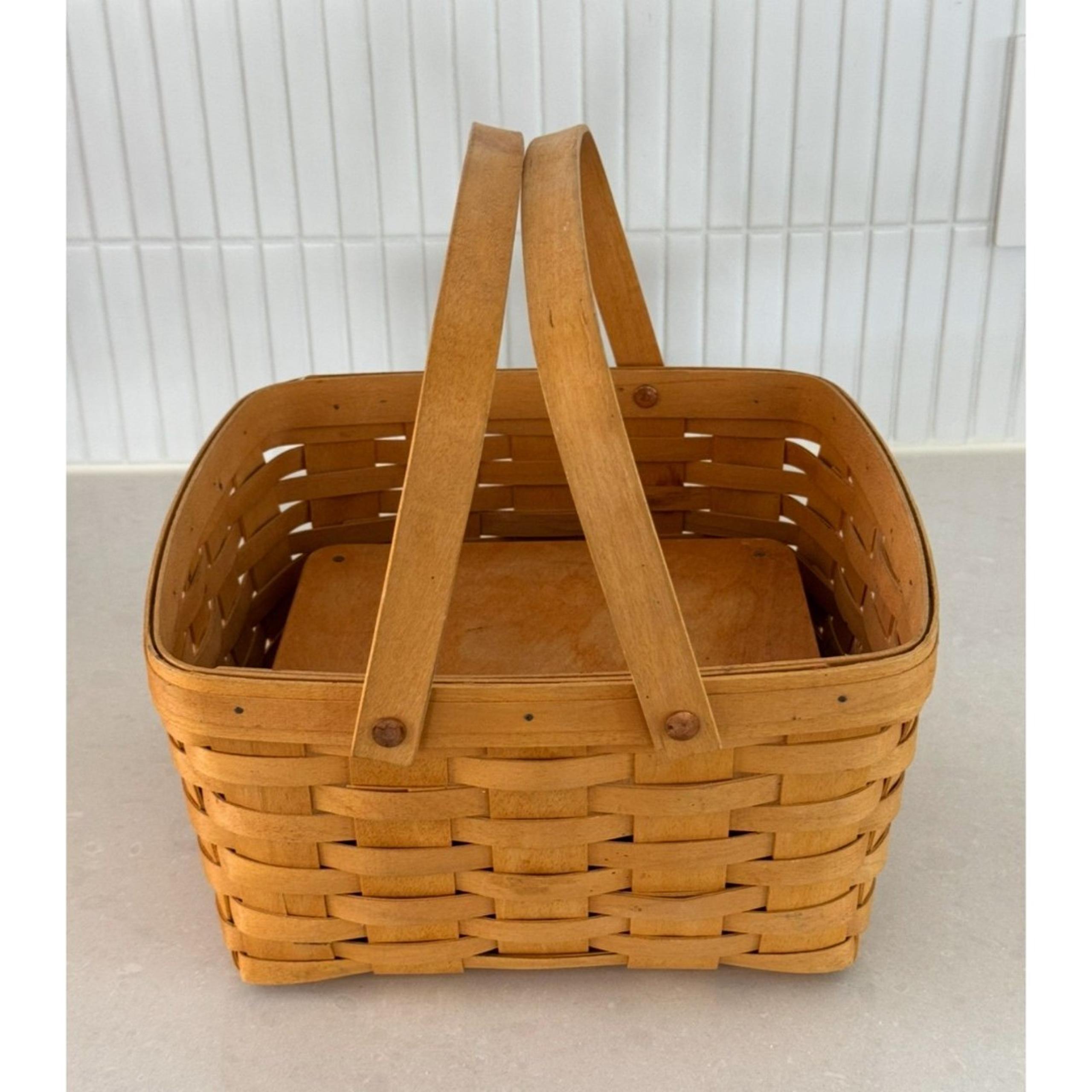Longaberger 1998 Cake Basket w/ Swinging Handles & Riser. Made in USA