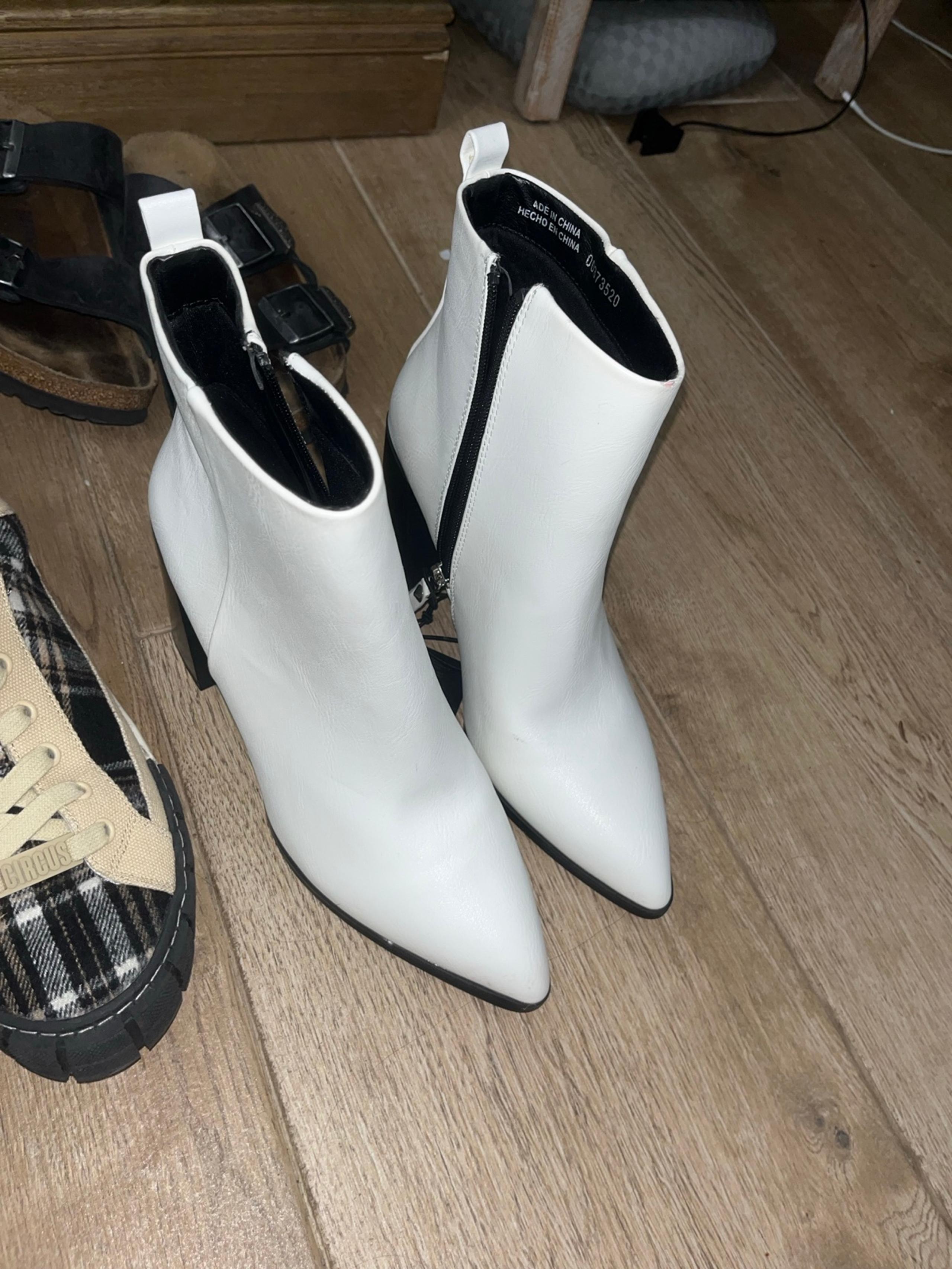 New forever 21 white boots