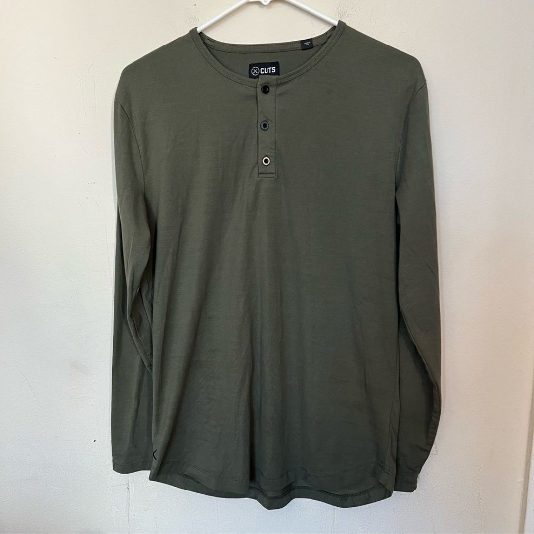 Cuts Clothing Curve Hem AO Long Sleeve Henley T-Shirt Olive Moss Green Sz Small
