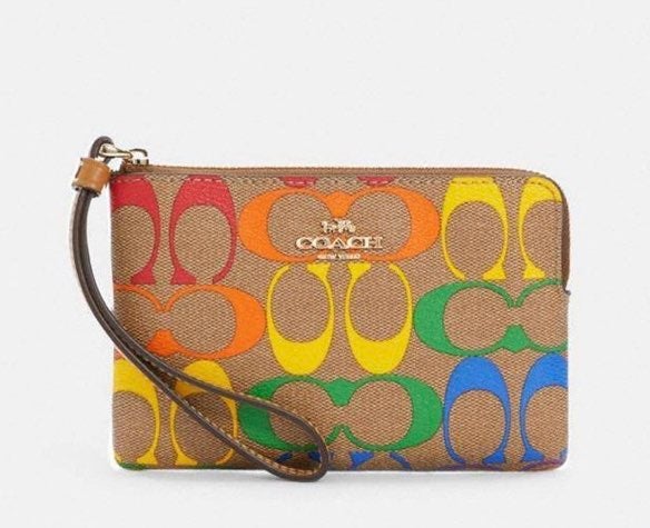 New!!! Coach Corner Zip Wristlet