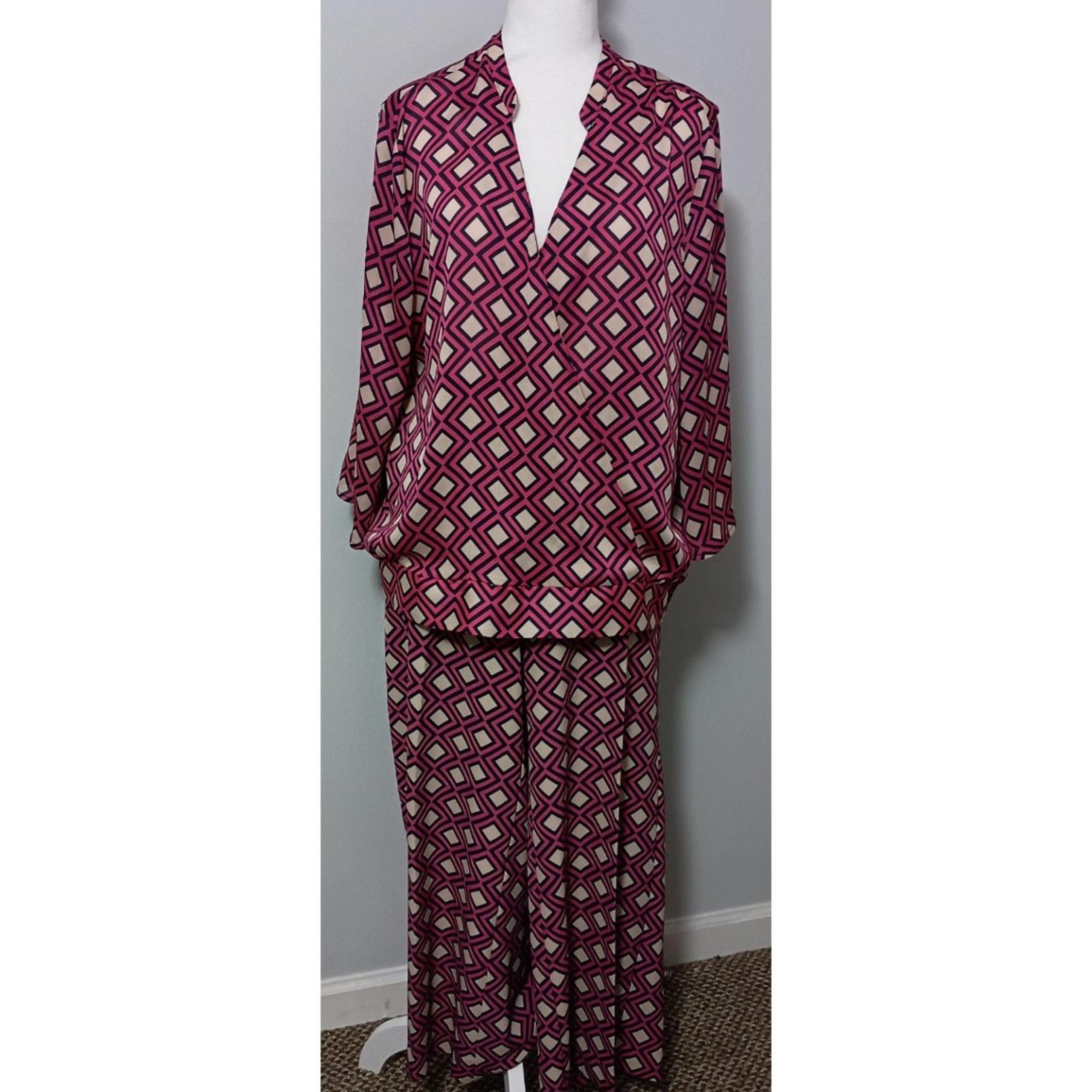 NEW YORK &COMPANY, Diamond Shape Pattern Pink/Beidge/Navy Pants Suite, Size XL/M