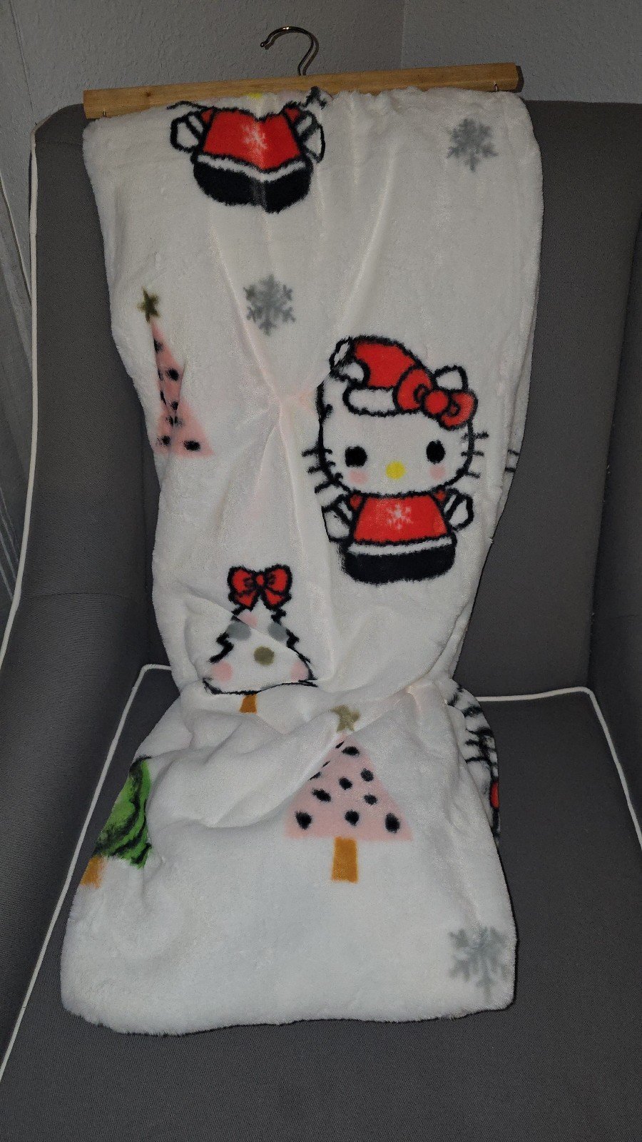 Hello Kitty Christmas Tree Throw (Super soft faux rabbit fur)