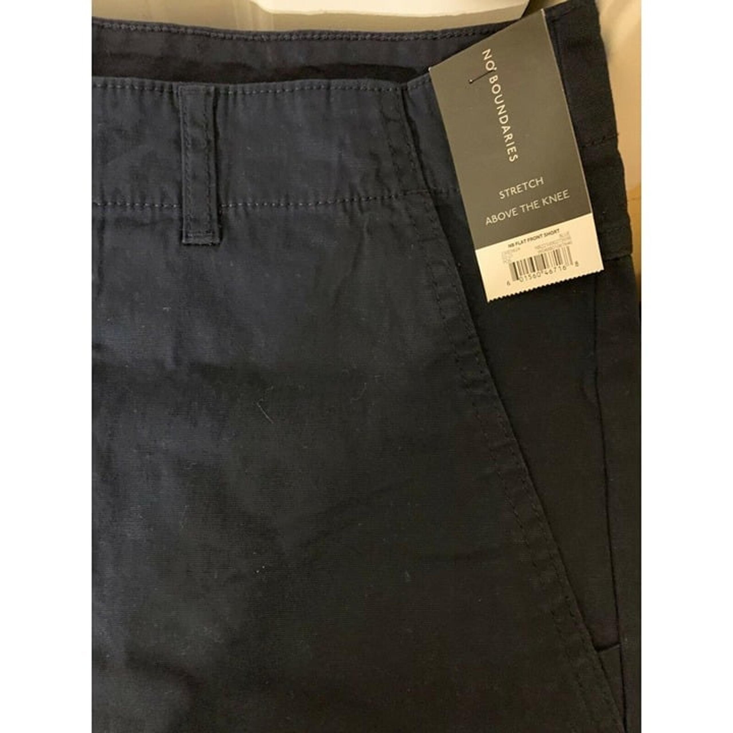 No Boundaries Men's Sz 44 Stretch Flat Front Shorts (Above the Knee) Fray Hem