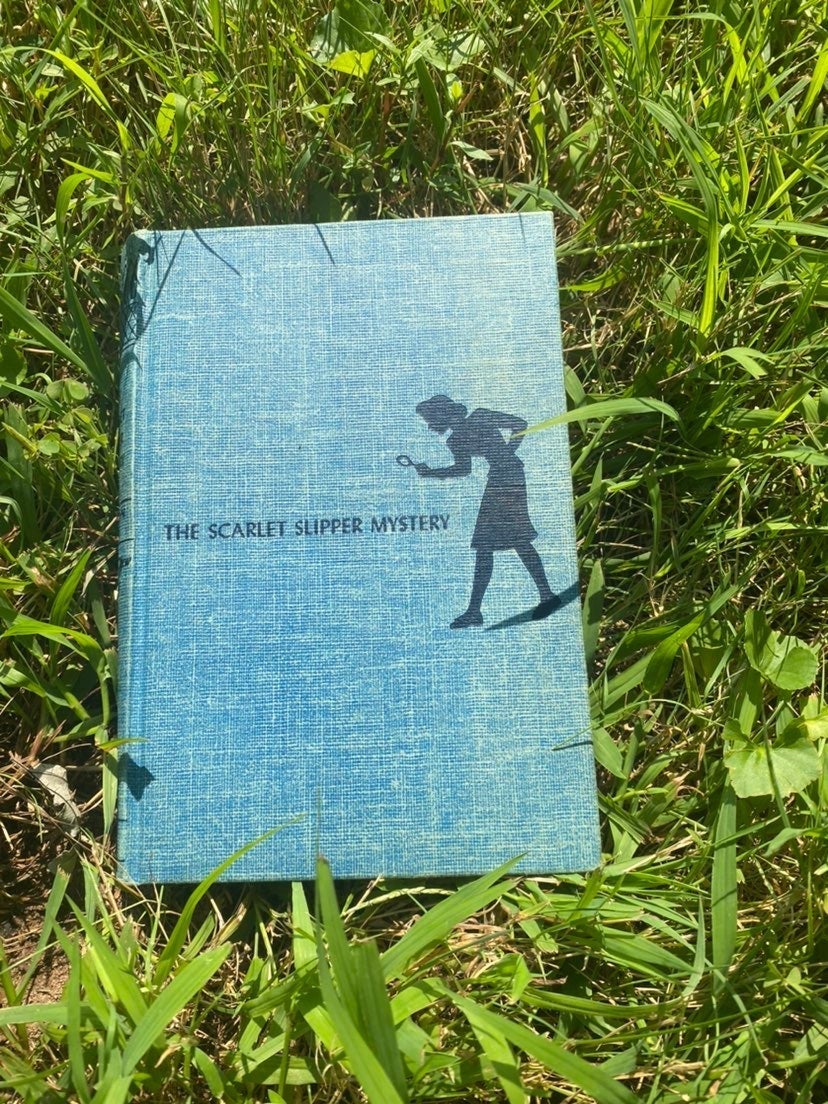 The Scarlet Slipper Mystery - Original Nancy Drew
