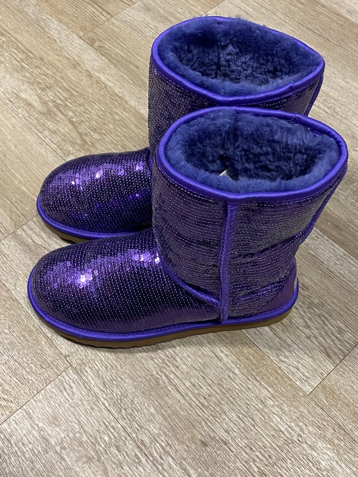 UGG CLASSIC PURPLE SEQUIN BOOTS SIZE 8