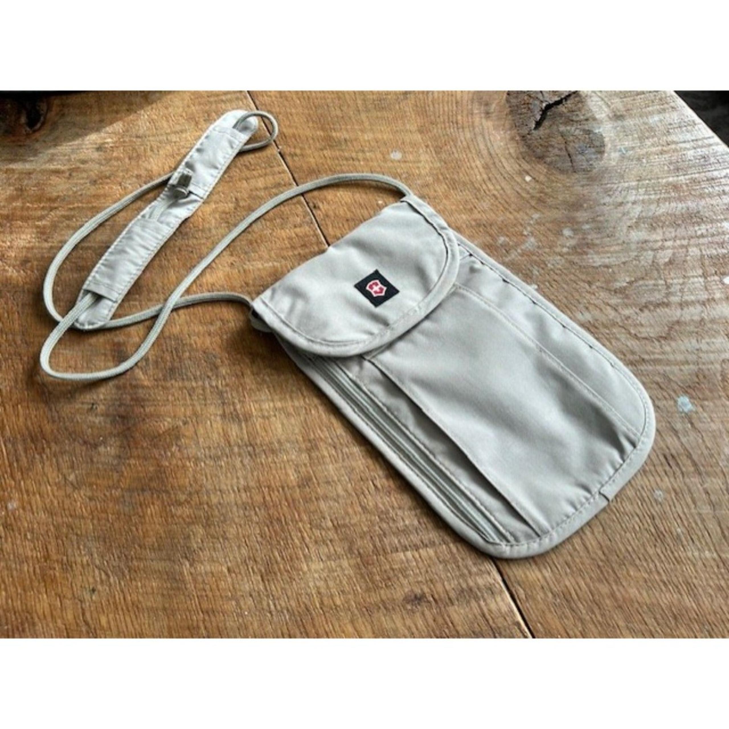Victorinox Passport Travel bag - 5.0 Deluxe Security Pouch RIFD Protection - tan