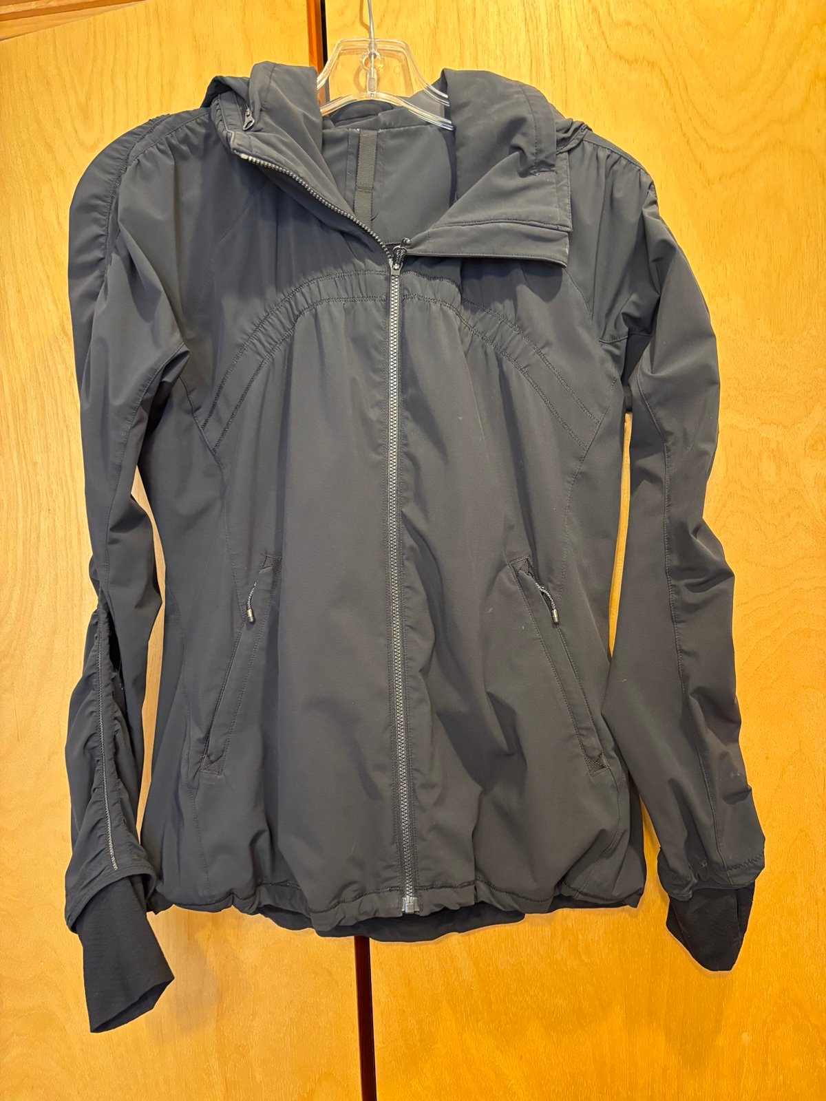 Lululemon rain jacket size 4