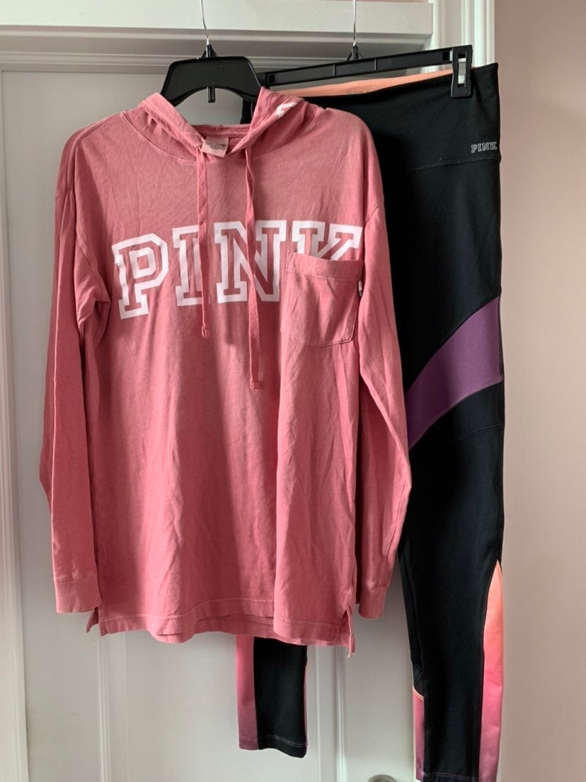 VS PINK LS TEE W/MULTI/BLACK LEGGING SET