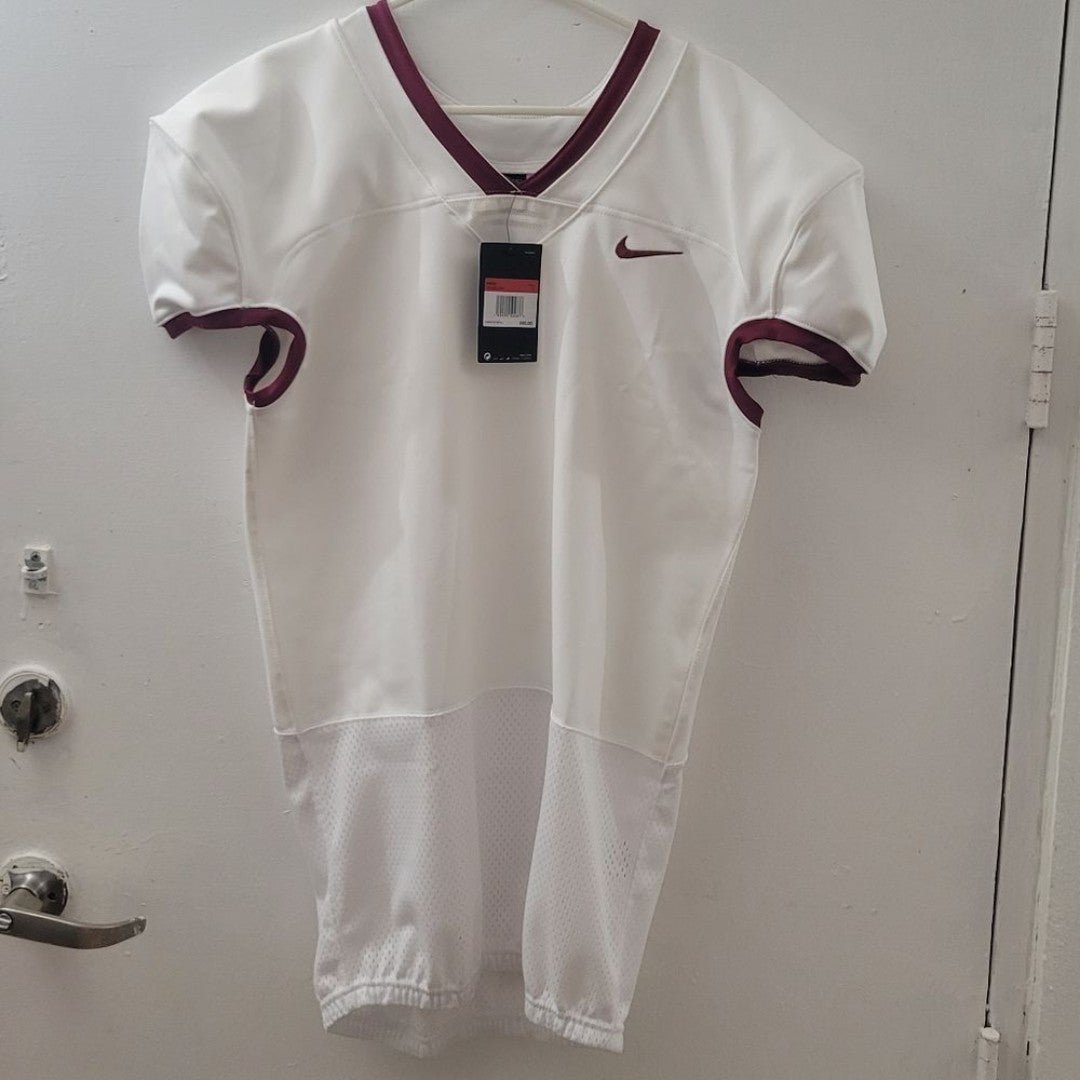 nike football size L