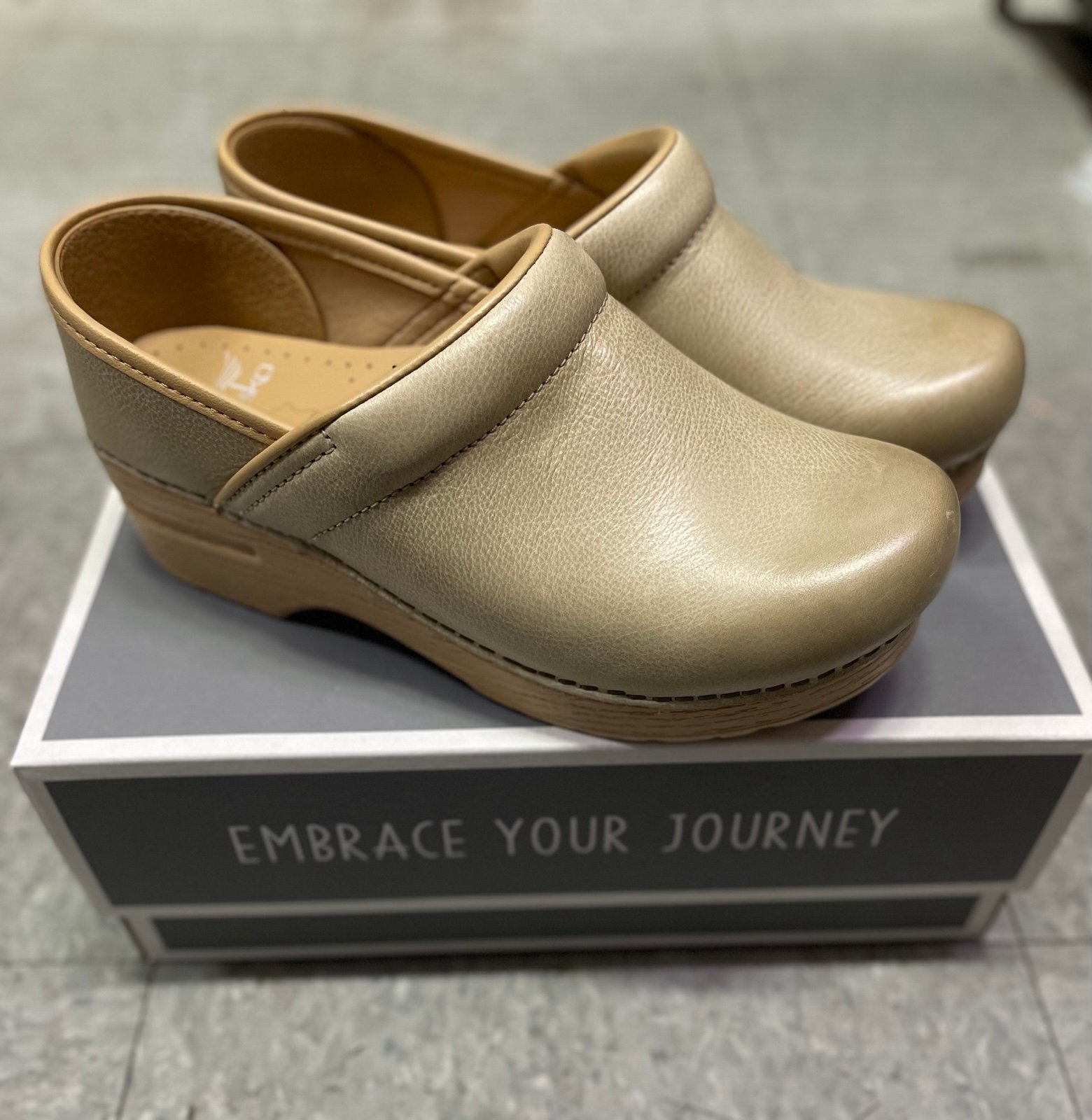 Dansko clog 37 -new