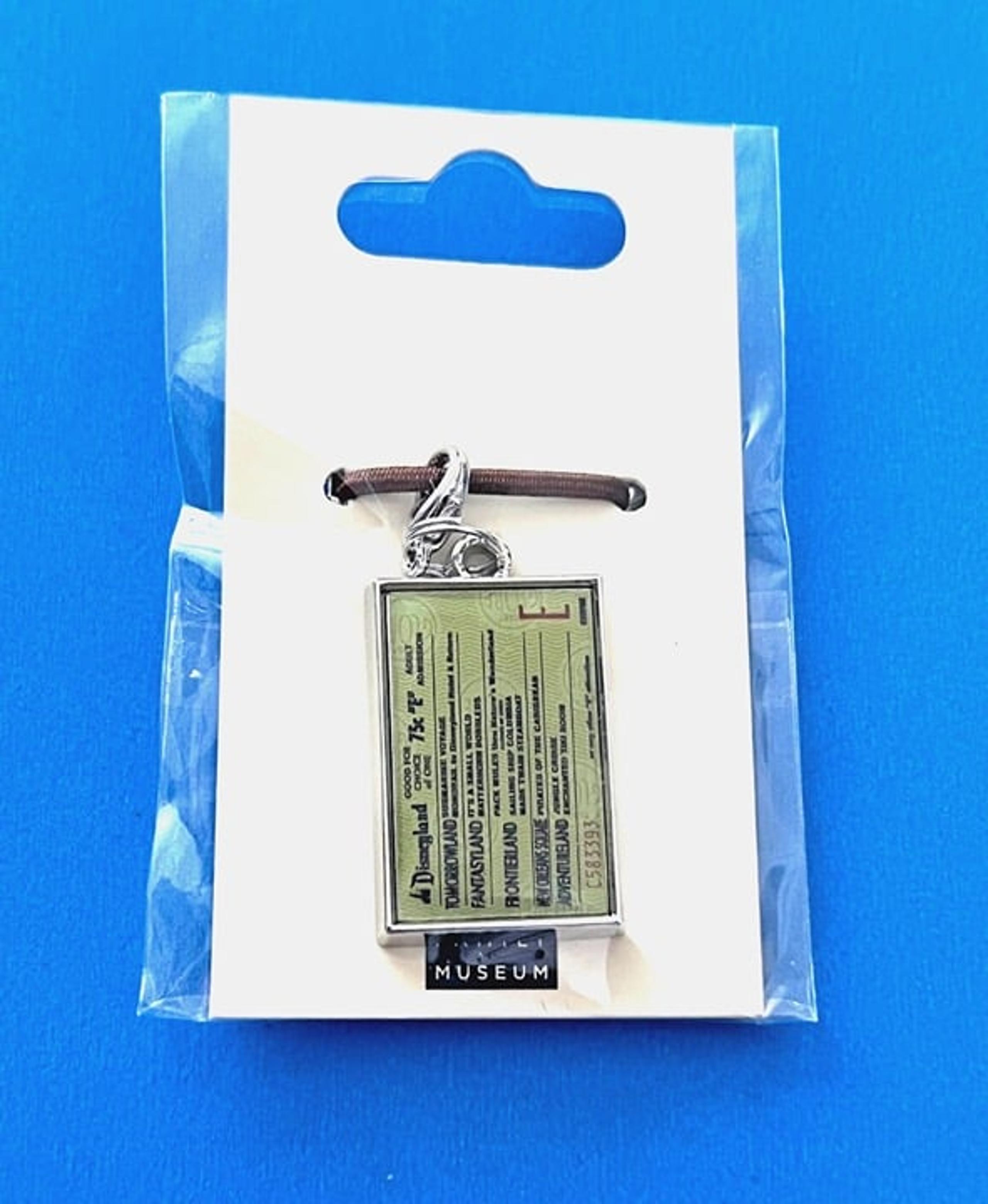 Walt Museum E Ticket Green Charm - ETicket Disneyland - Disney