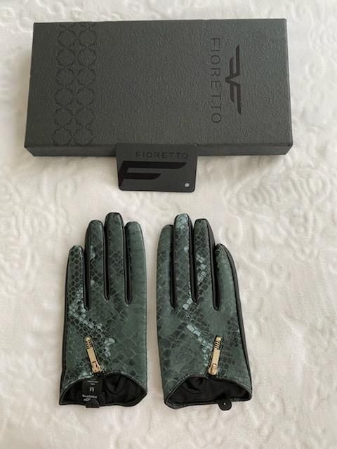 Fioretto Women's Green Leather Gloves M