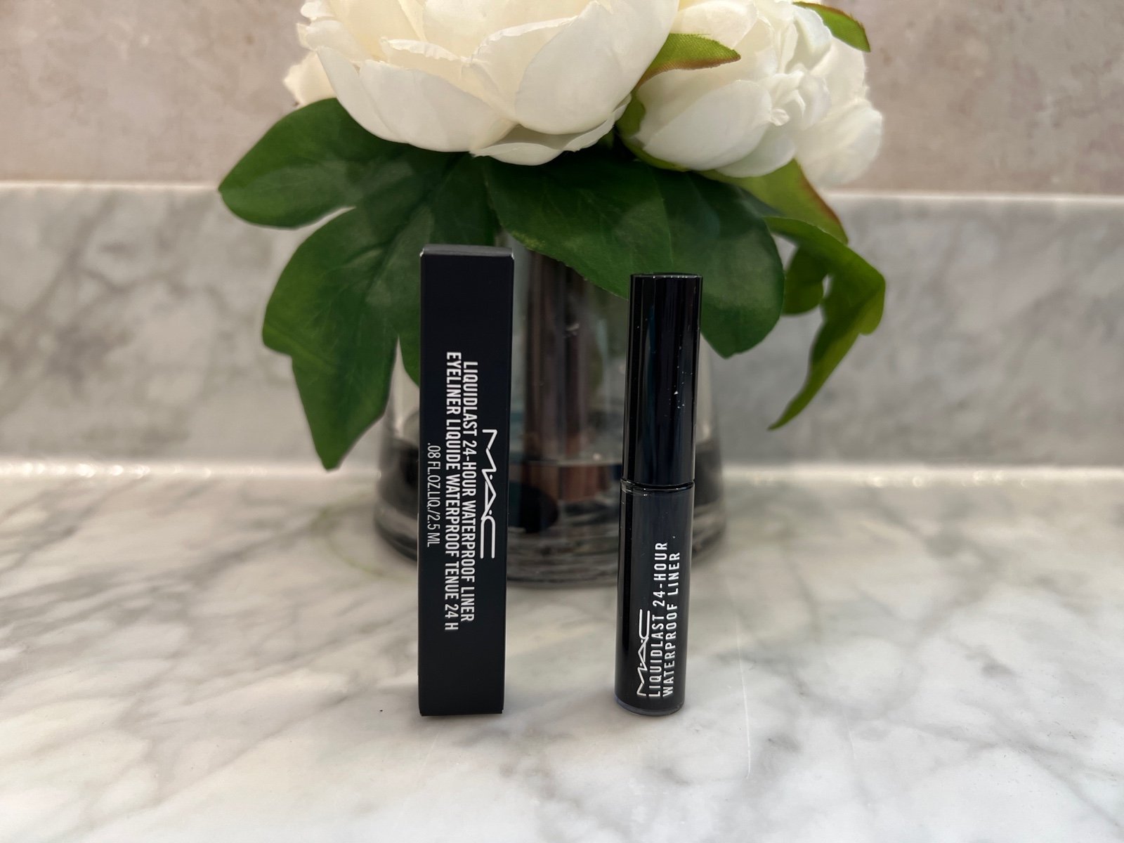 MAC Liquidlast 24 Hour Waterproof Eyeliner Point Black Full Size New in box MAC Liquidlast 24 Hour Waterproof Eyeliner Point Black Full Size New in box