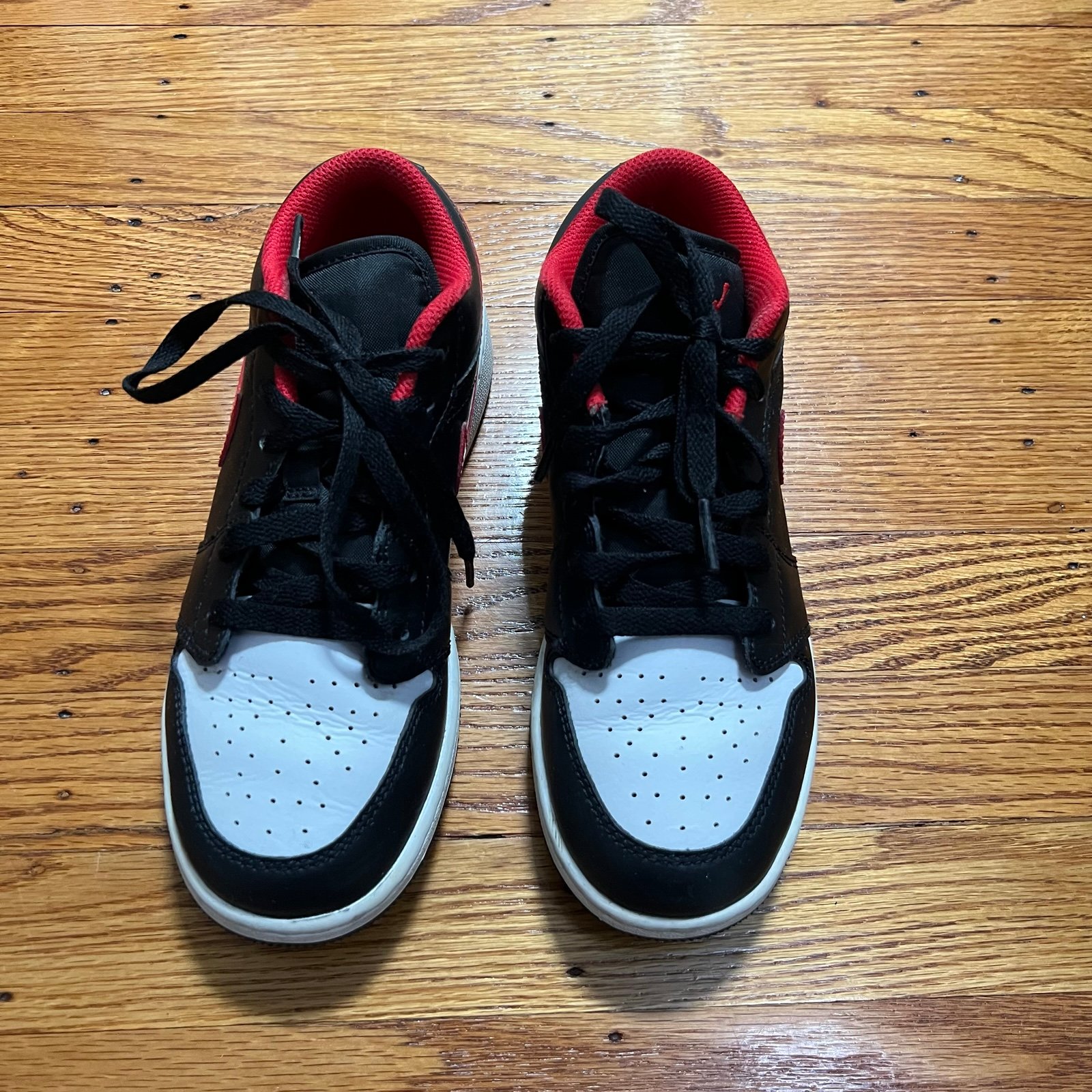 Size: 4.5 (GS) // AIR JORDAN 1 LOW