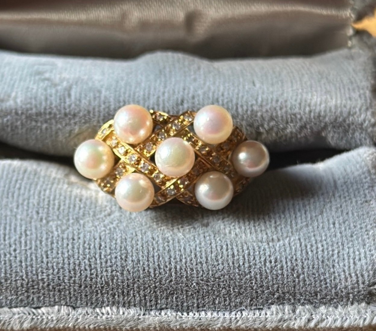18k solid gold ring with pearls and natural diamonds