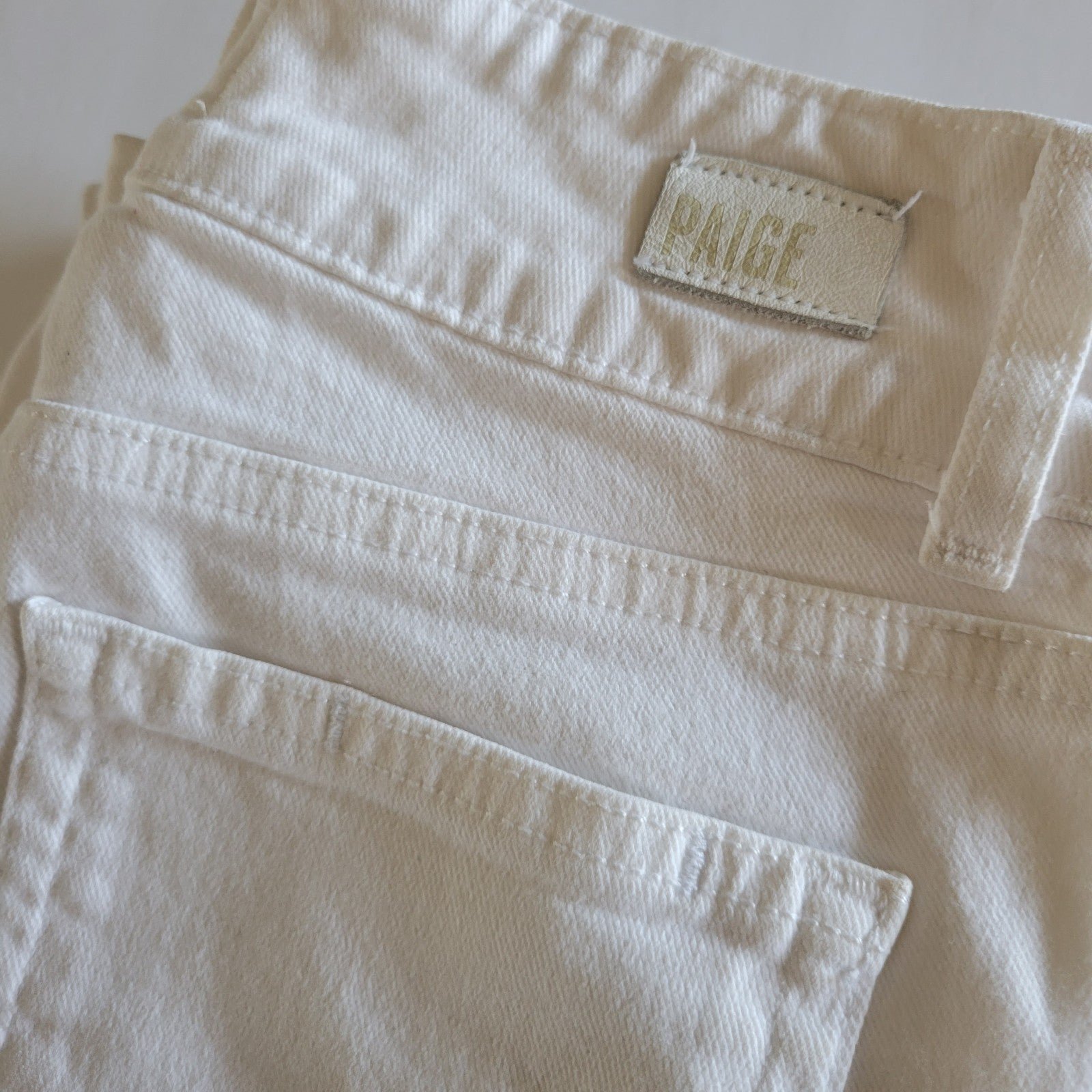 Paige Women's Hidden Hills Straight Jeans Size 26 White Mid Rise Double Button