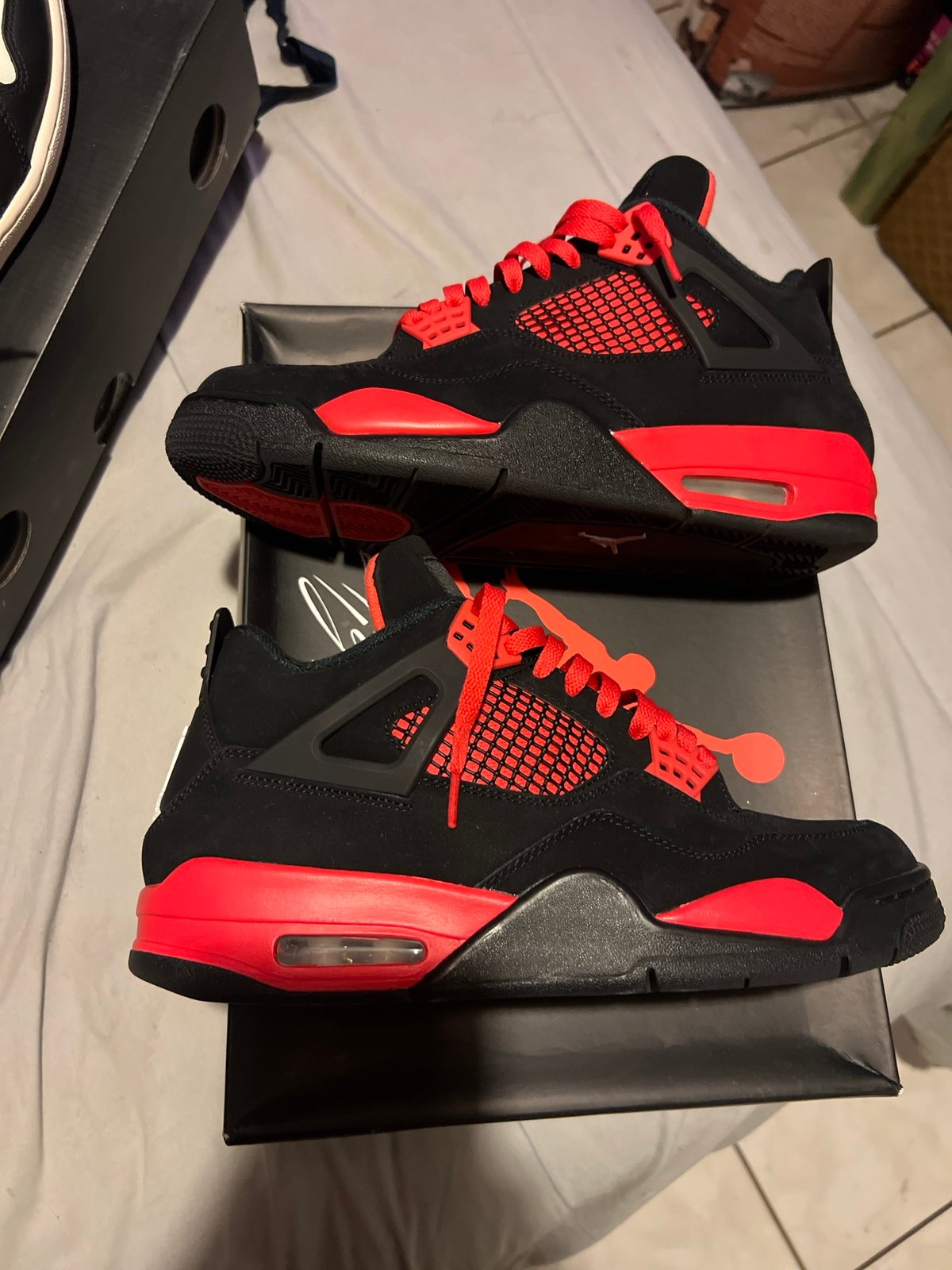 Jordan 4 red thunder