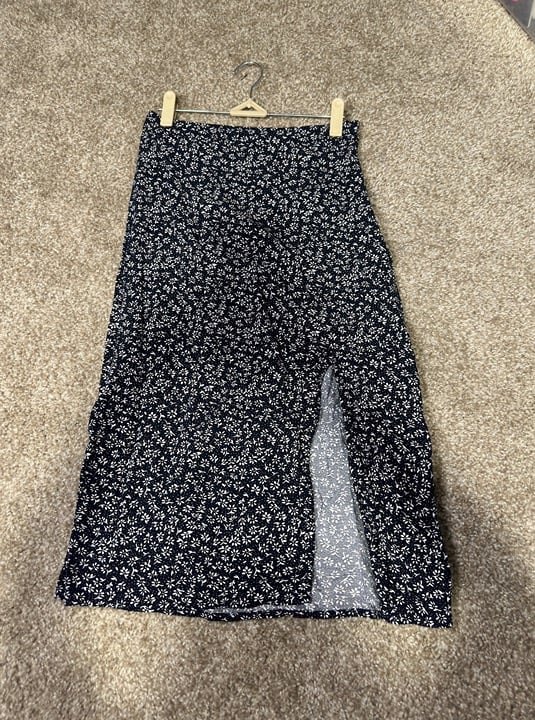 hollister mid length skirt