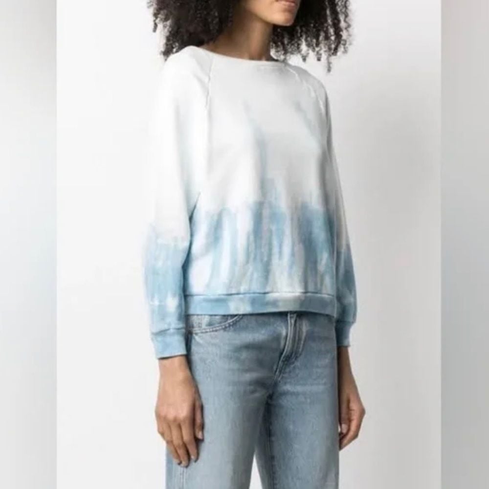 NILI LOTAN Classic Crew Neck Sweatshirt In Blue,Ombre & Tie Dye, White