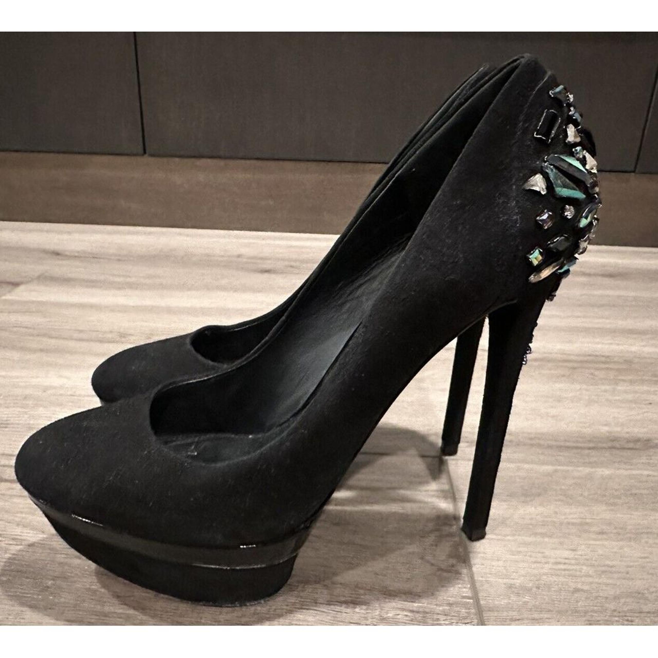 B Brian Atwood Ferranta Jeweled Pumps. Size 8.