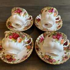Royal Albert Old Country Roses 4 cups & 4 saucers England
